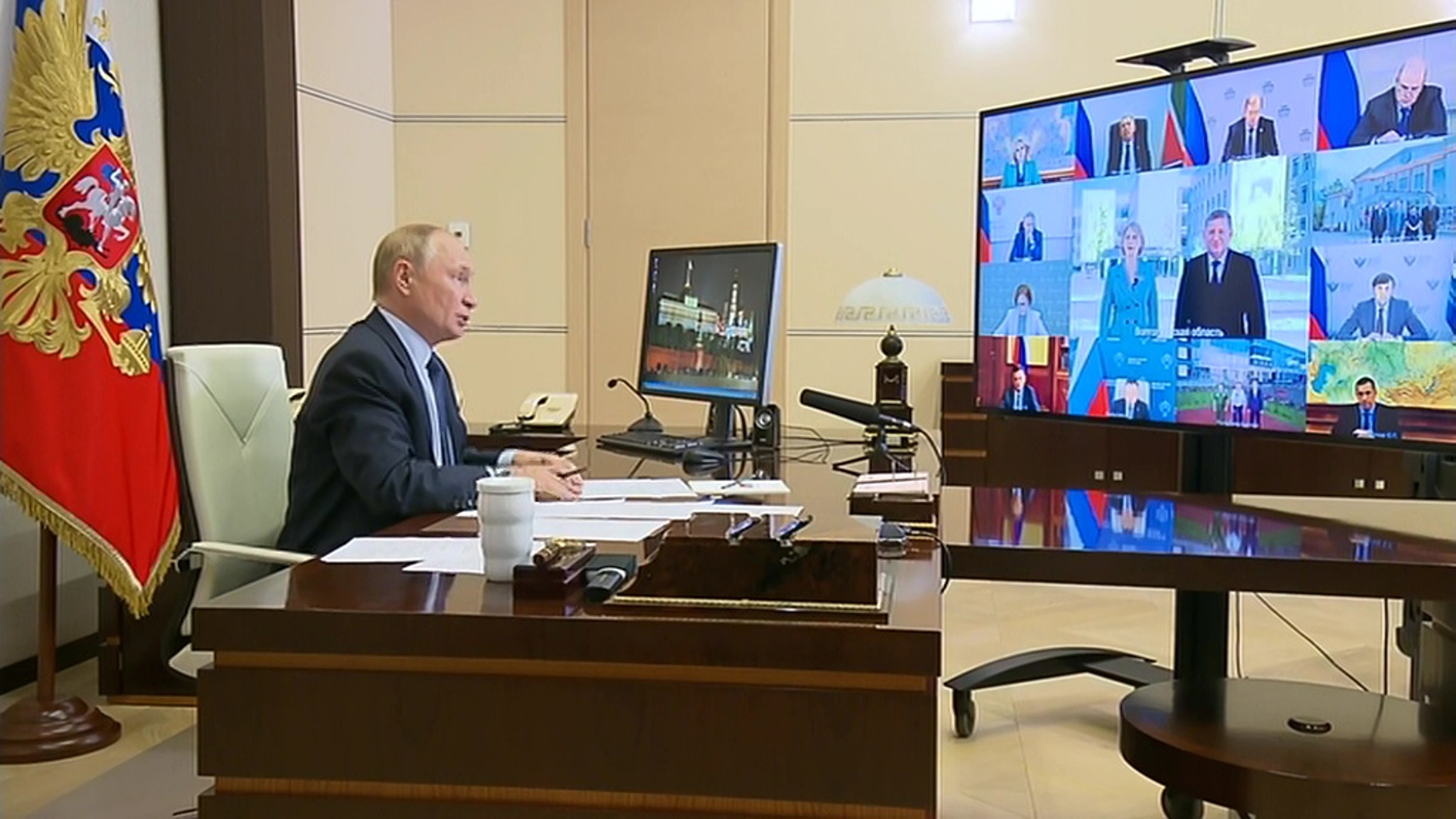 Путин провел совещание по ситуации в приграничных областях