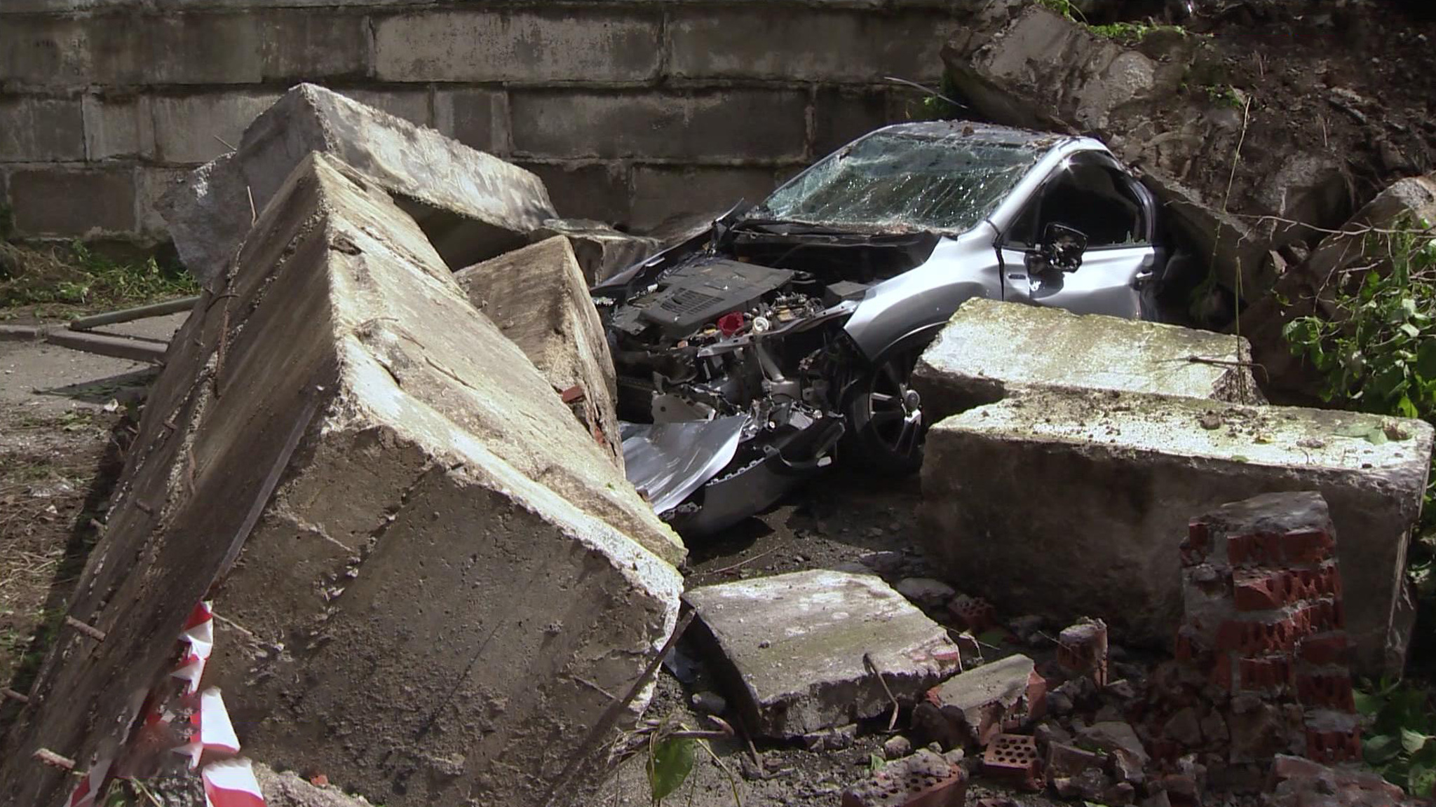 Во Владивостоке разбираются в причинах обрушения подпорной стены