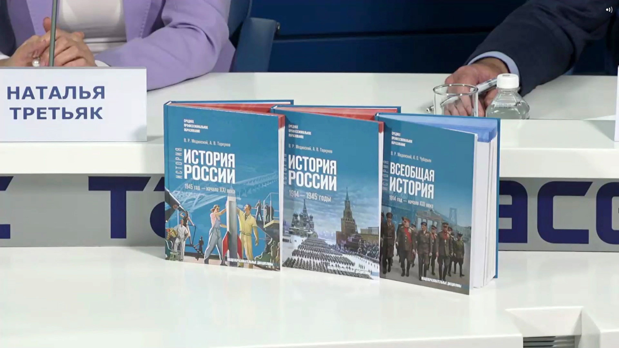Новые учебники истории для 5 – 9 классов доберутся до школ через год