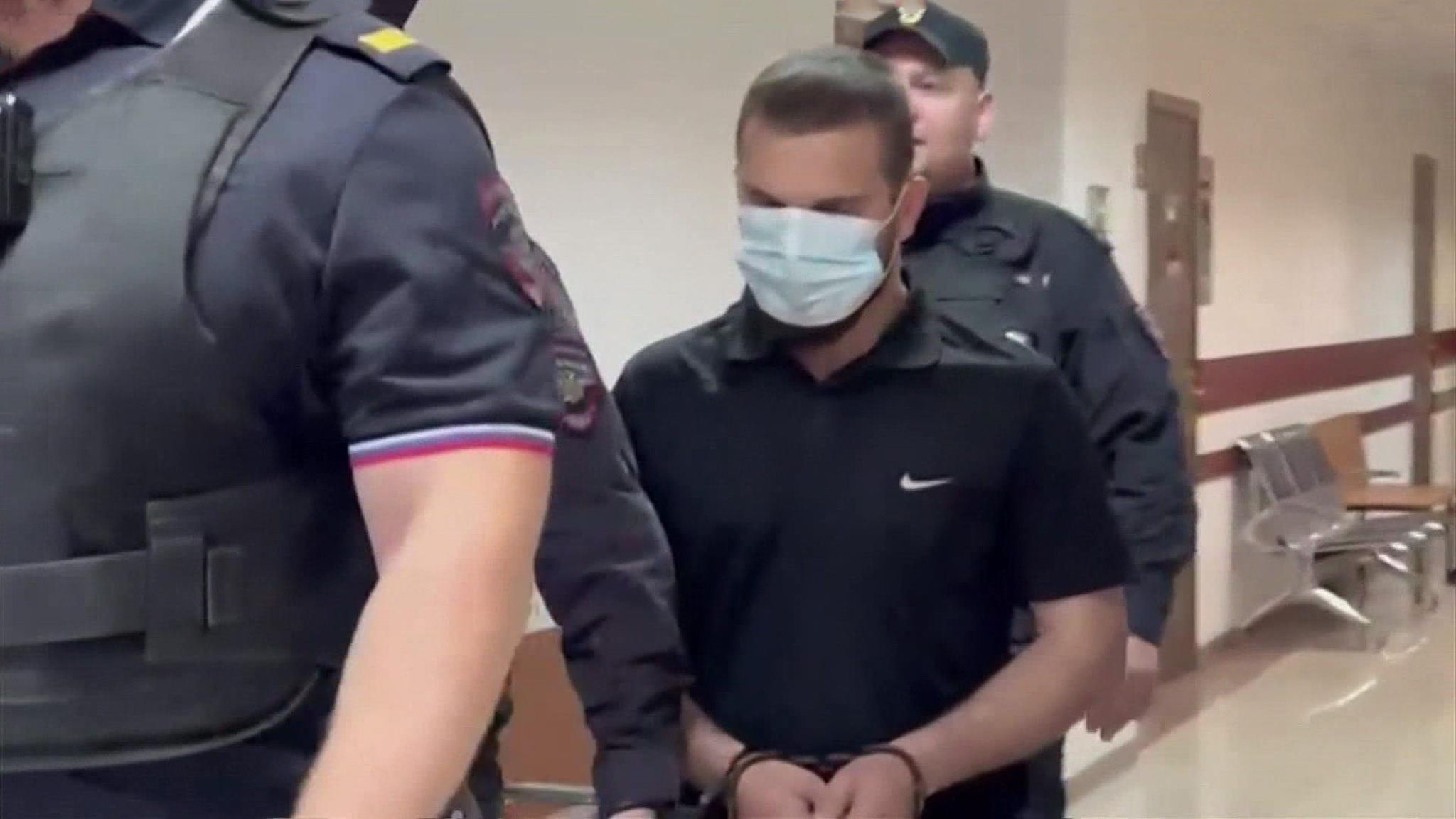 Суд арестовал мужчин, напавших на свадебный кортеж