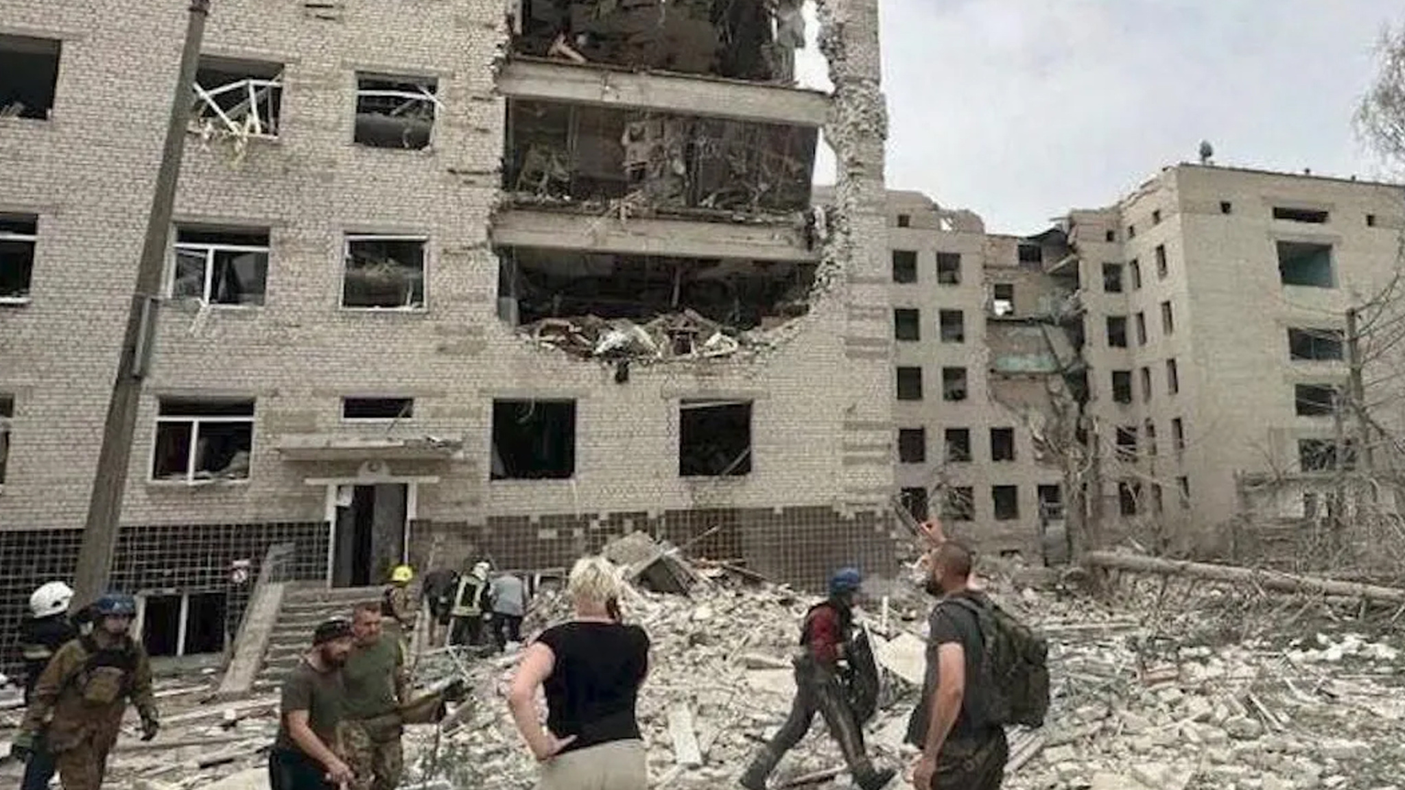 Ракеты поразили территорию военной части в Полтаве в момент построения