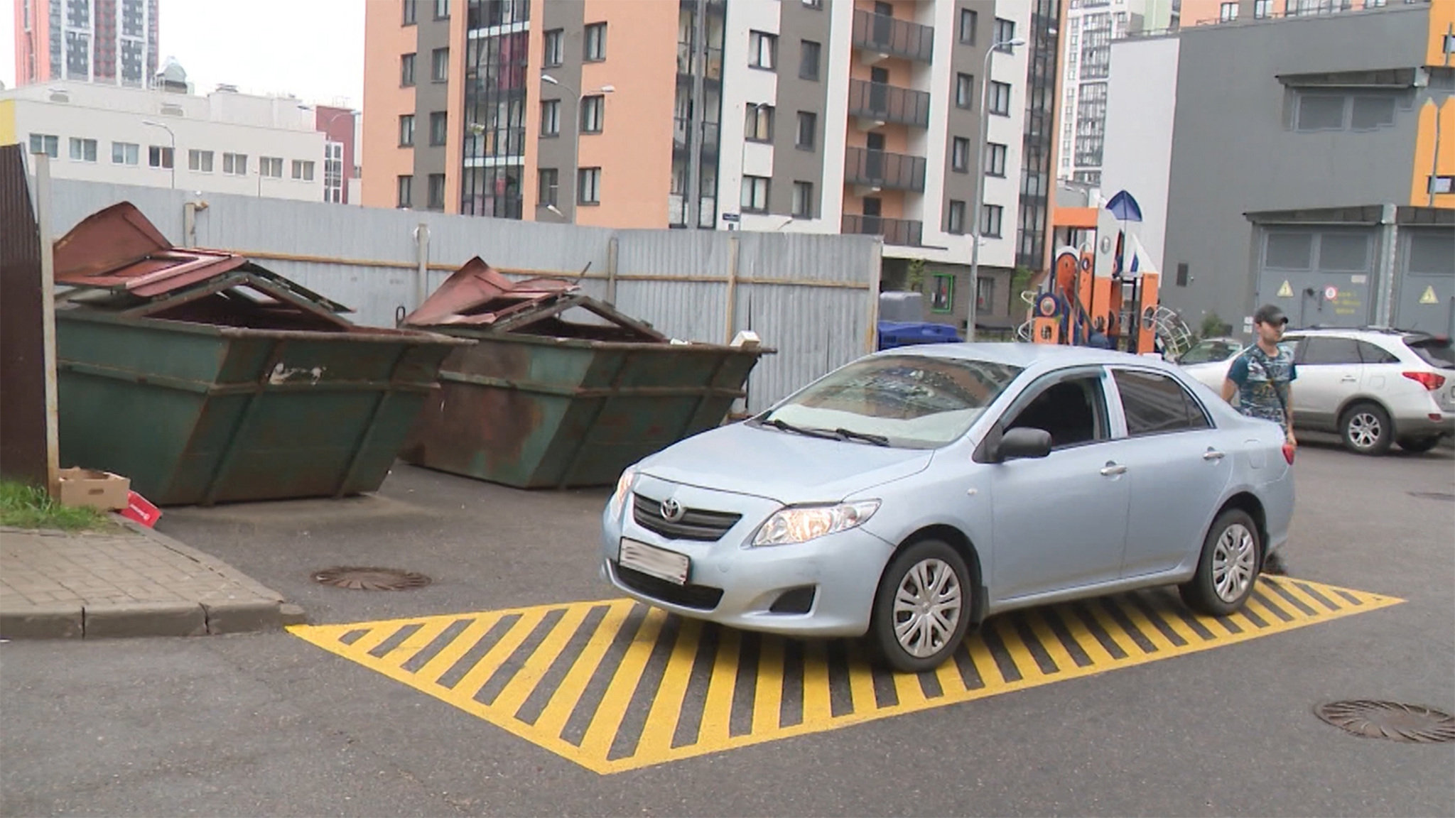 Парковки во дворах: где можно и где нельзя ставить машину?