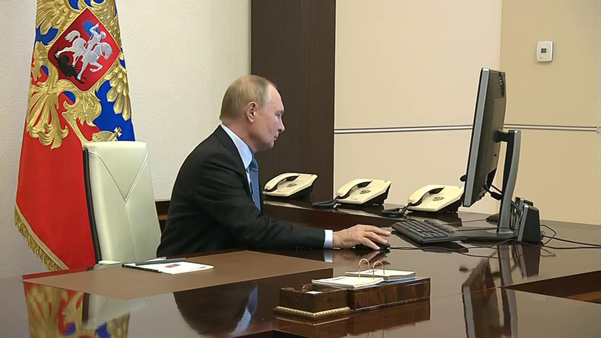 Глава государства проголосовал онлайн