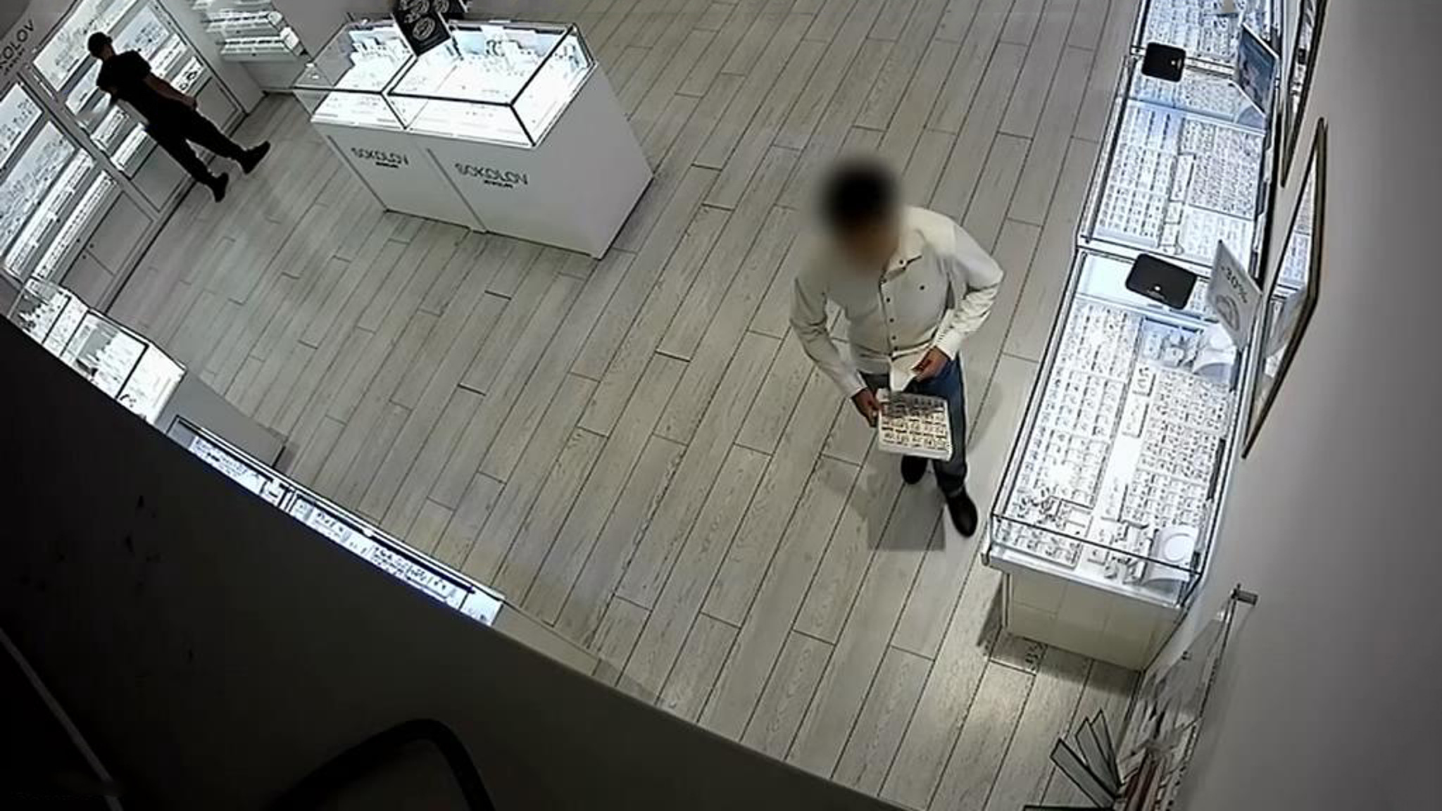 В Чите с прилавков украли золотые кольца и алкоголь