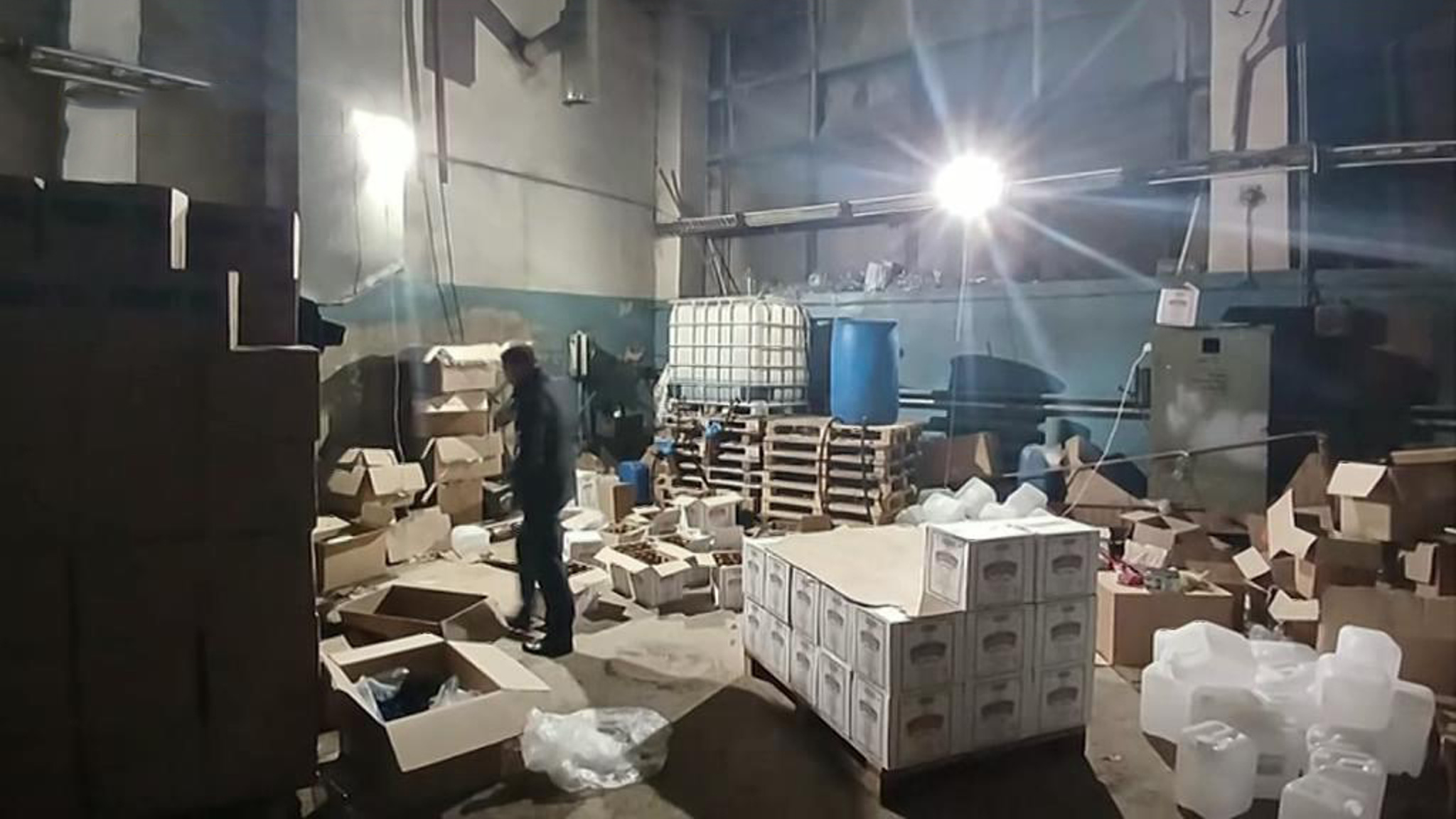 4 тонны контрафактного алкоголя обнаружили сотрудники ФСБ в Свердловской области