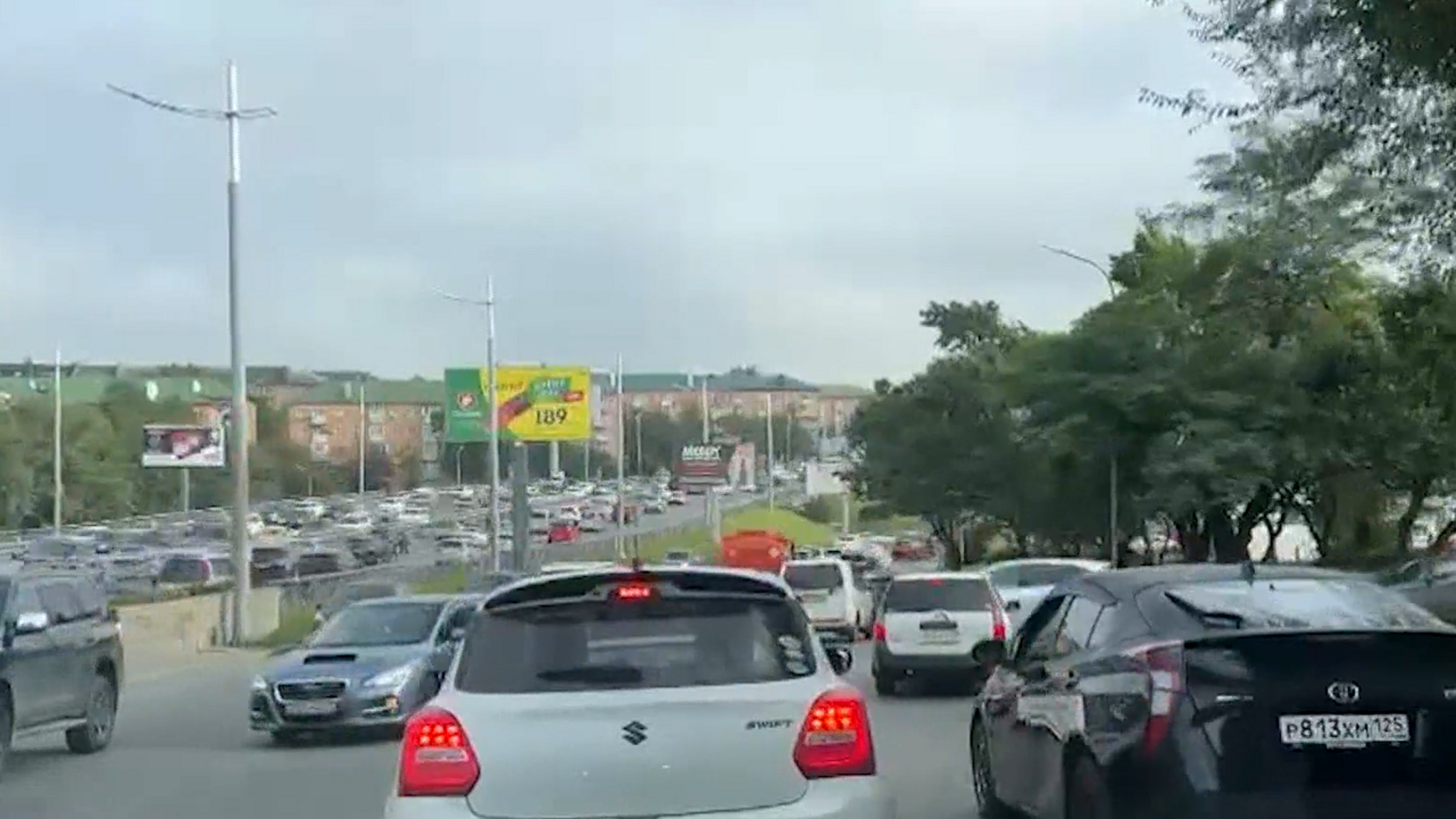 Новая рабочая неделя во Владивостоке началась с пробок на дорогах