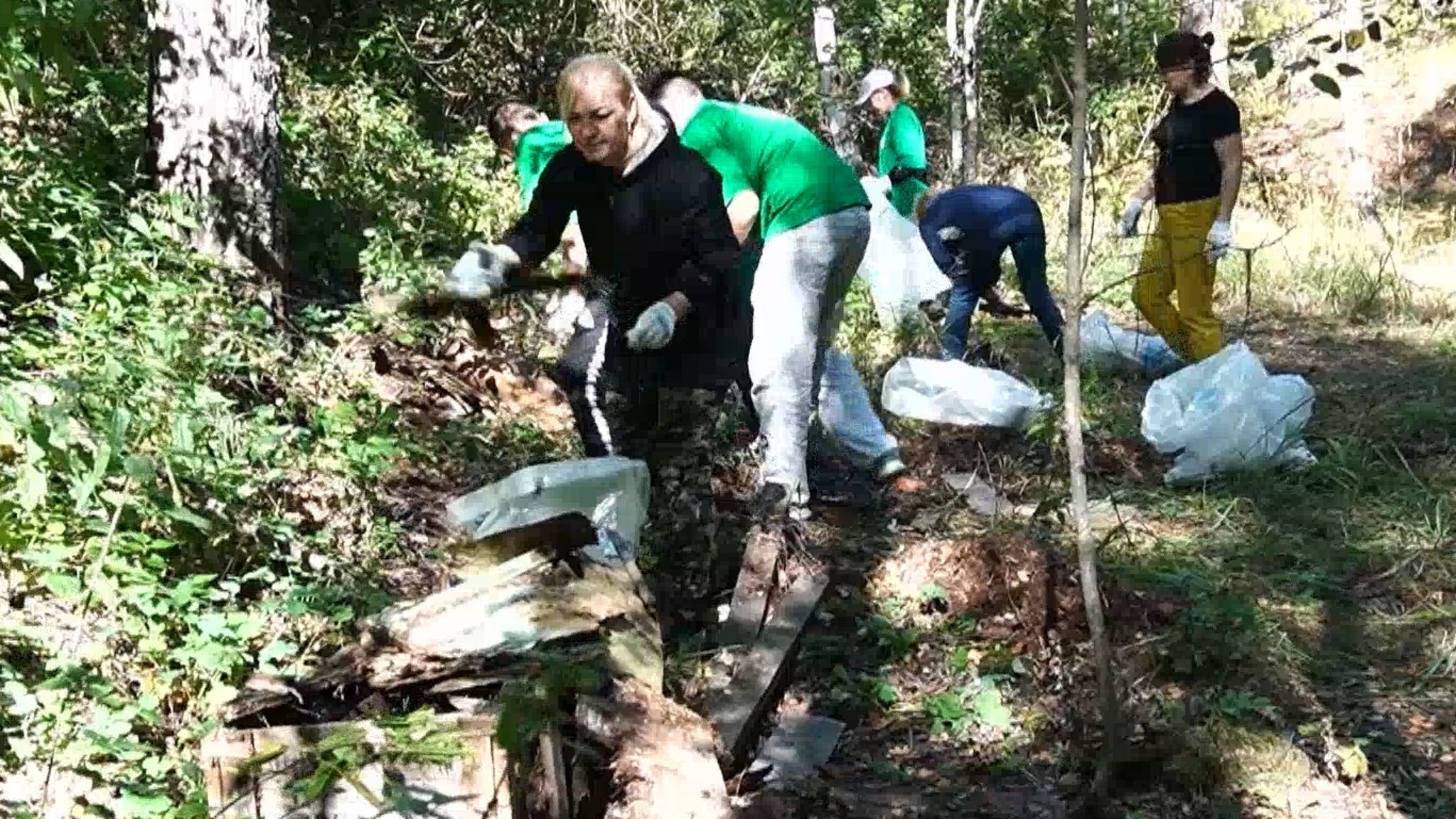 Эковолонтёры собрали полный кузов мусора в национальном парке "Марий Чодра"