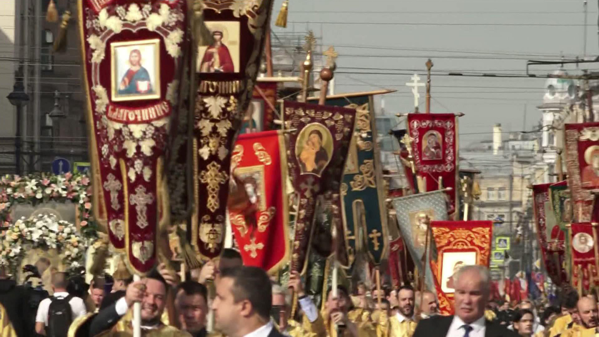 Петербург отмечает 300-летие перенесения мощей князя Александра Невского