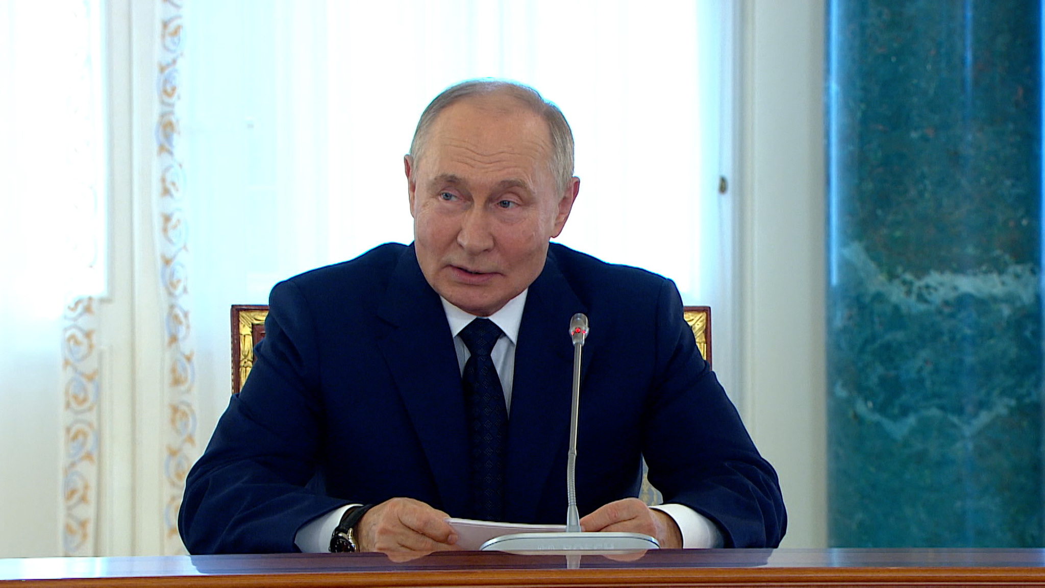 Владимир Путин провел встречу с представителями БРИКС в Санкт-Петербурге