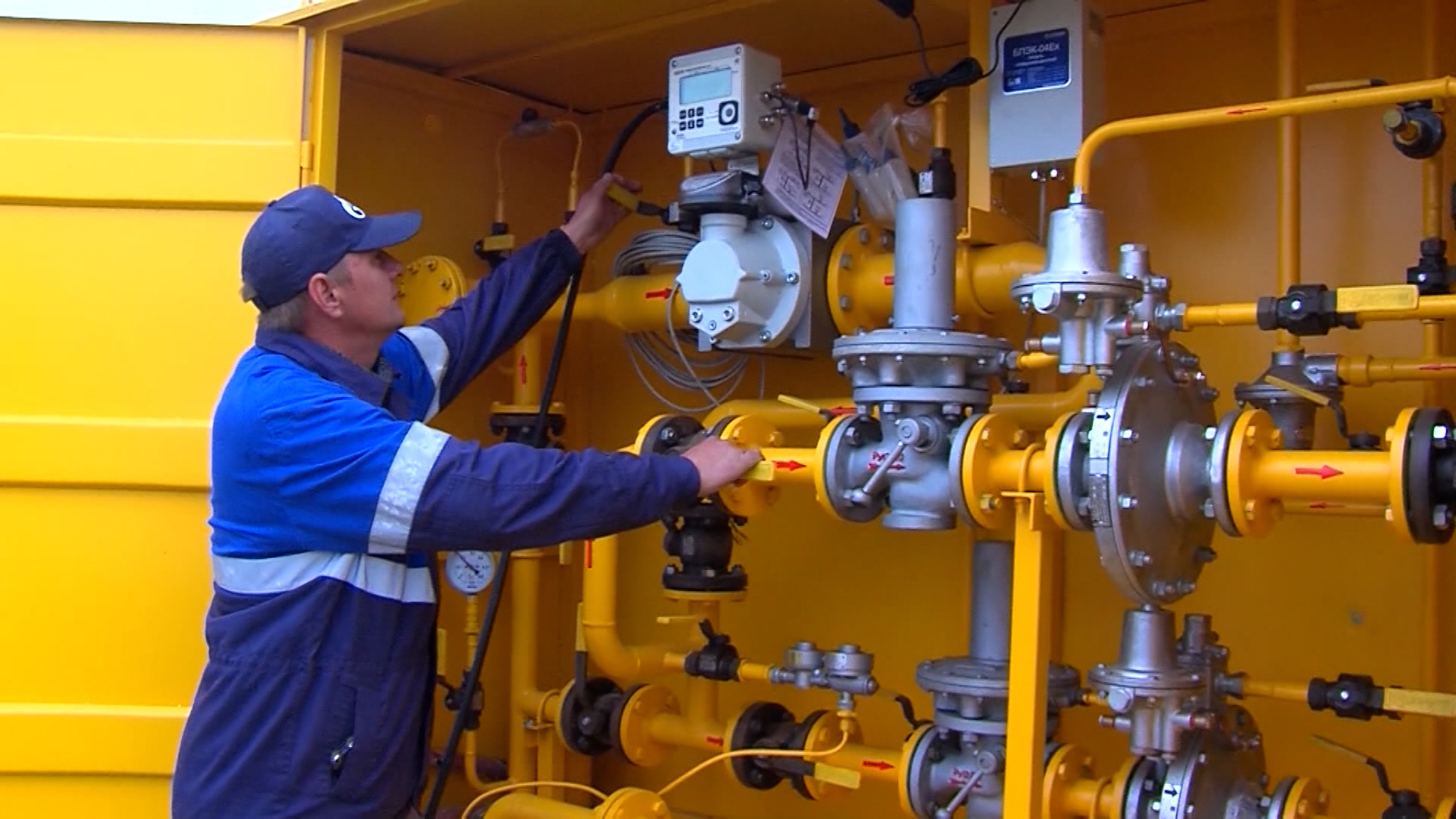 Заседание кабмина началось с решений по выплатам и газификации