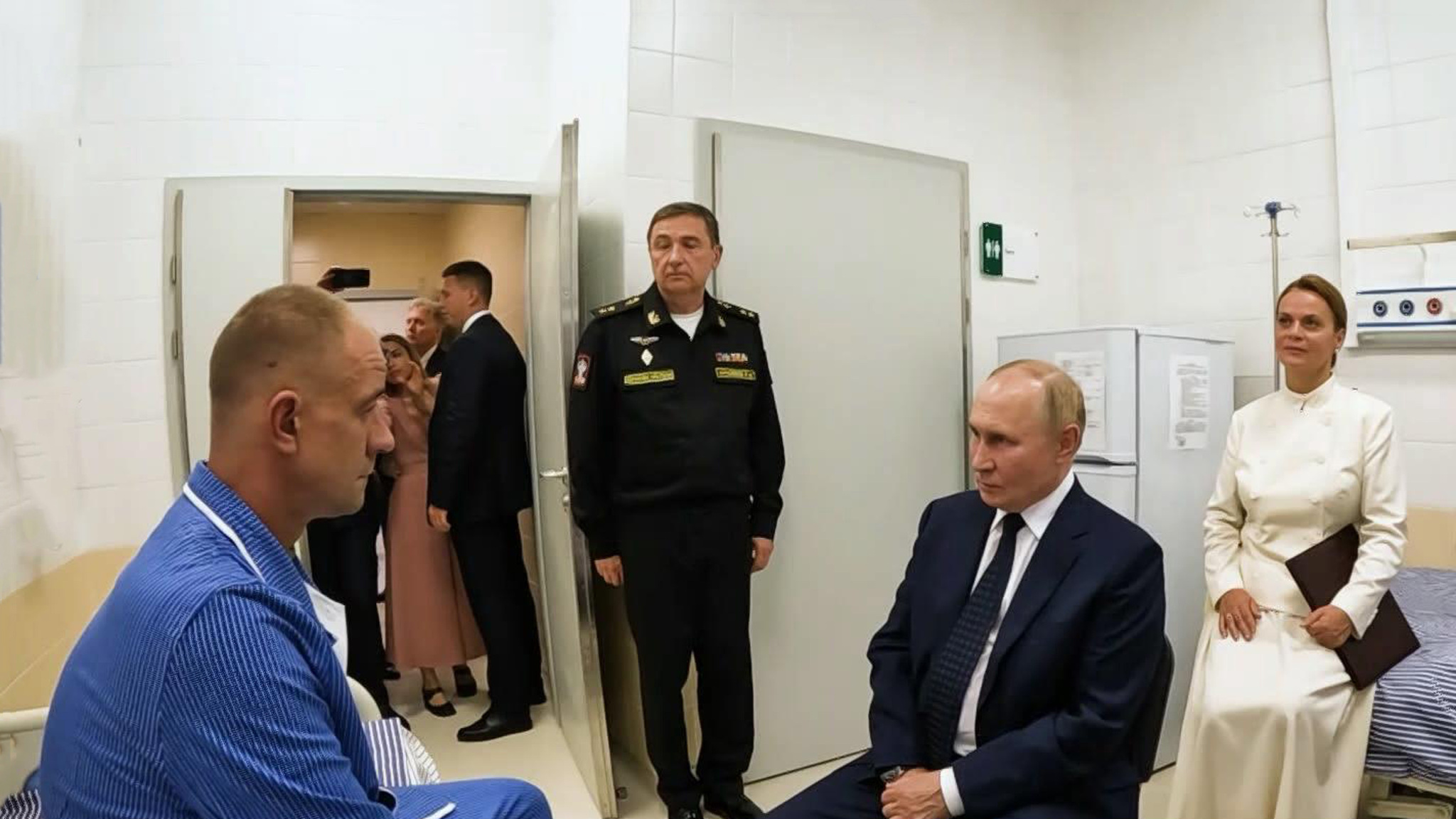 Путин лично побеседовал с Даниловым, руководившим обороной Малой Локни