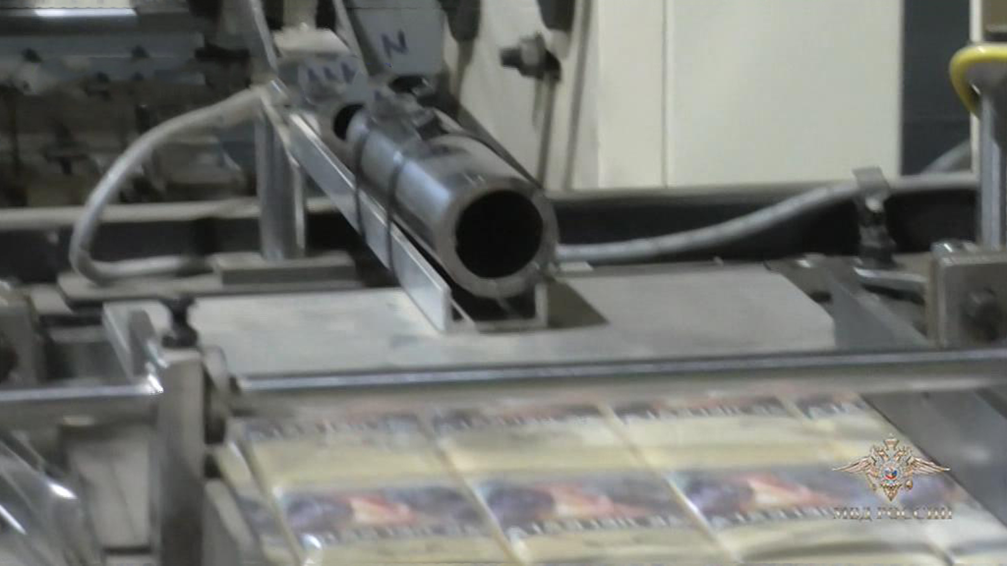 На Брянщине обнаружили подпольное производство газировки и сигарет