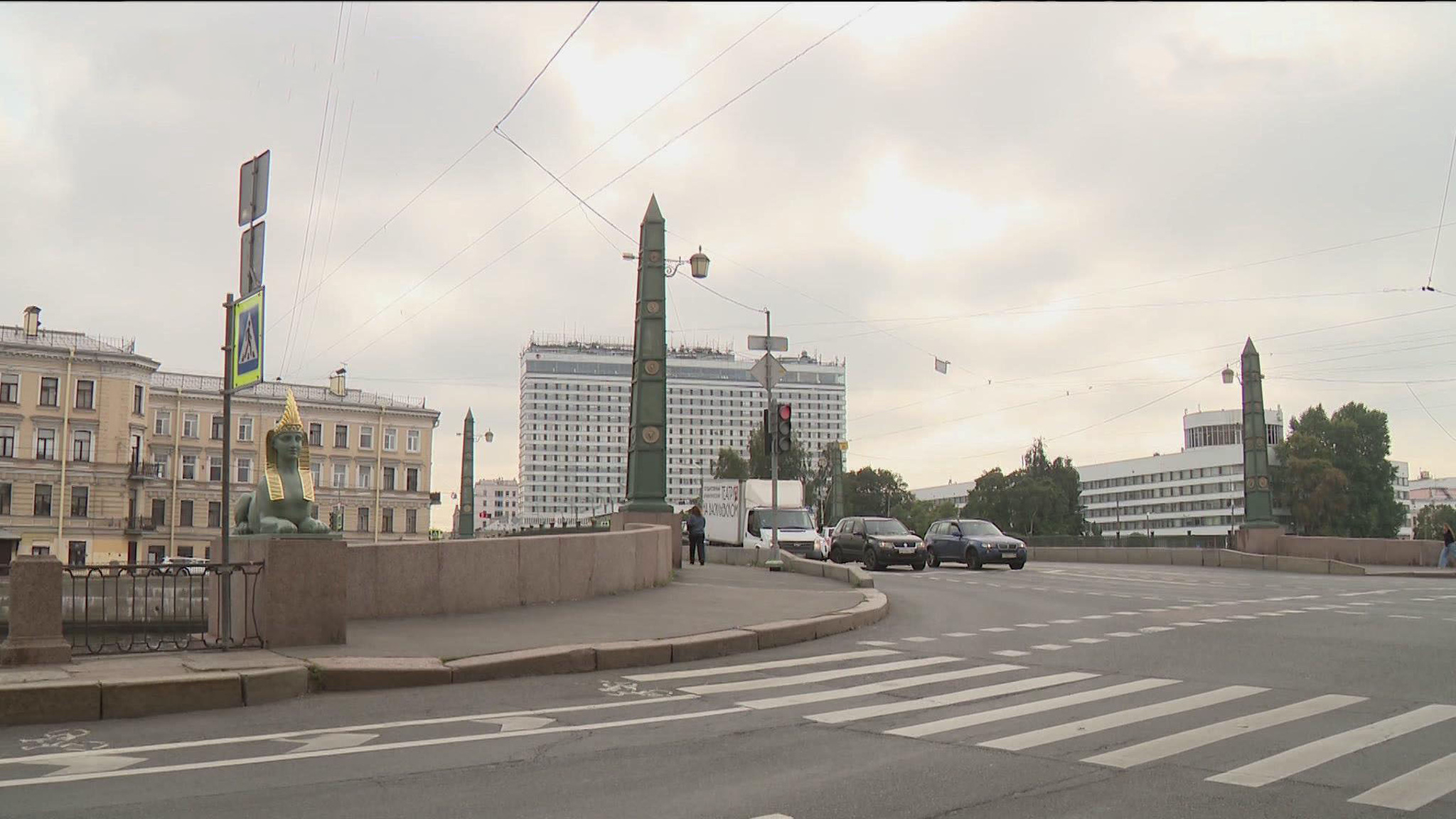 Сфинксы вновь охраняют Египетский мост в Петербурге