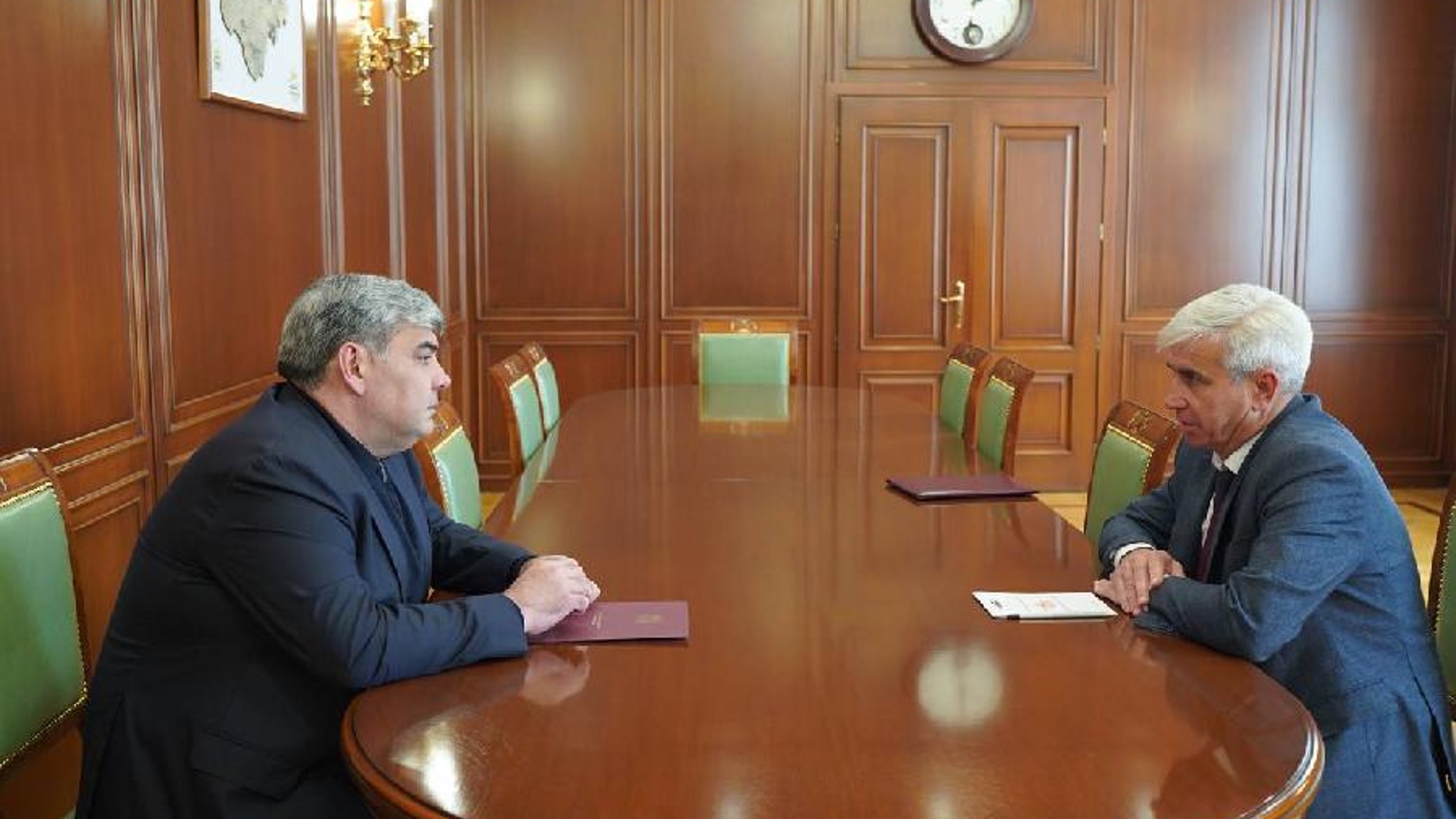 Казбек Коков провел рабочую встречу с исполняющим обязанности главы администрации Эльбрусского района Мухтаром Отаровым