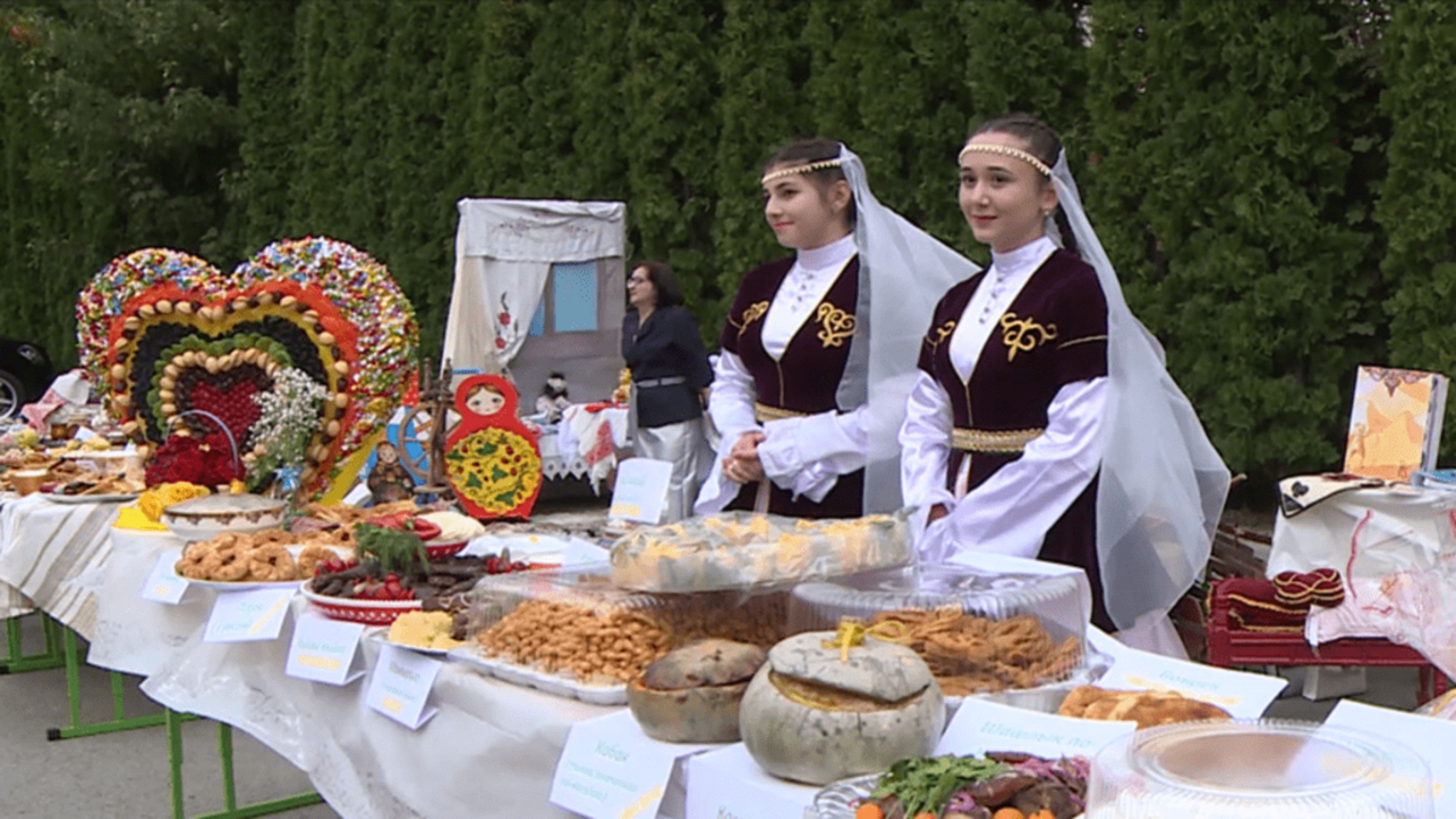 В Карачаевске прошел фестиваль народных культур, приуроченный ко Дню республики и году семьи