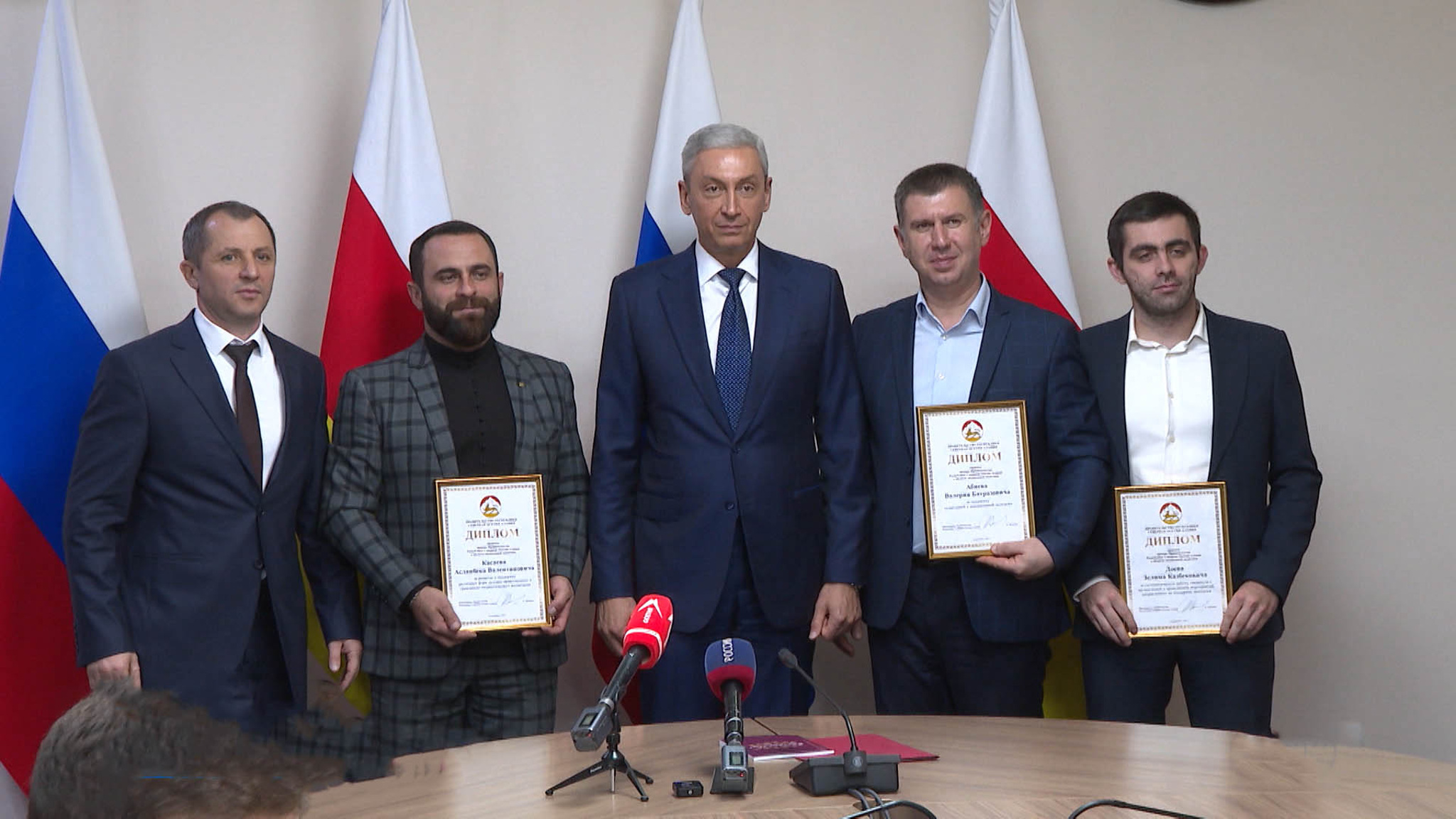 Дзанайты Барис схорзæхджын кодта республикæйы Хицауады премийы лауреатты фæсивæдон политикæйы къабазы
