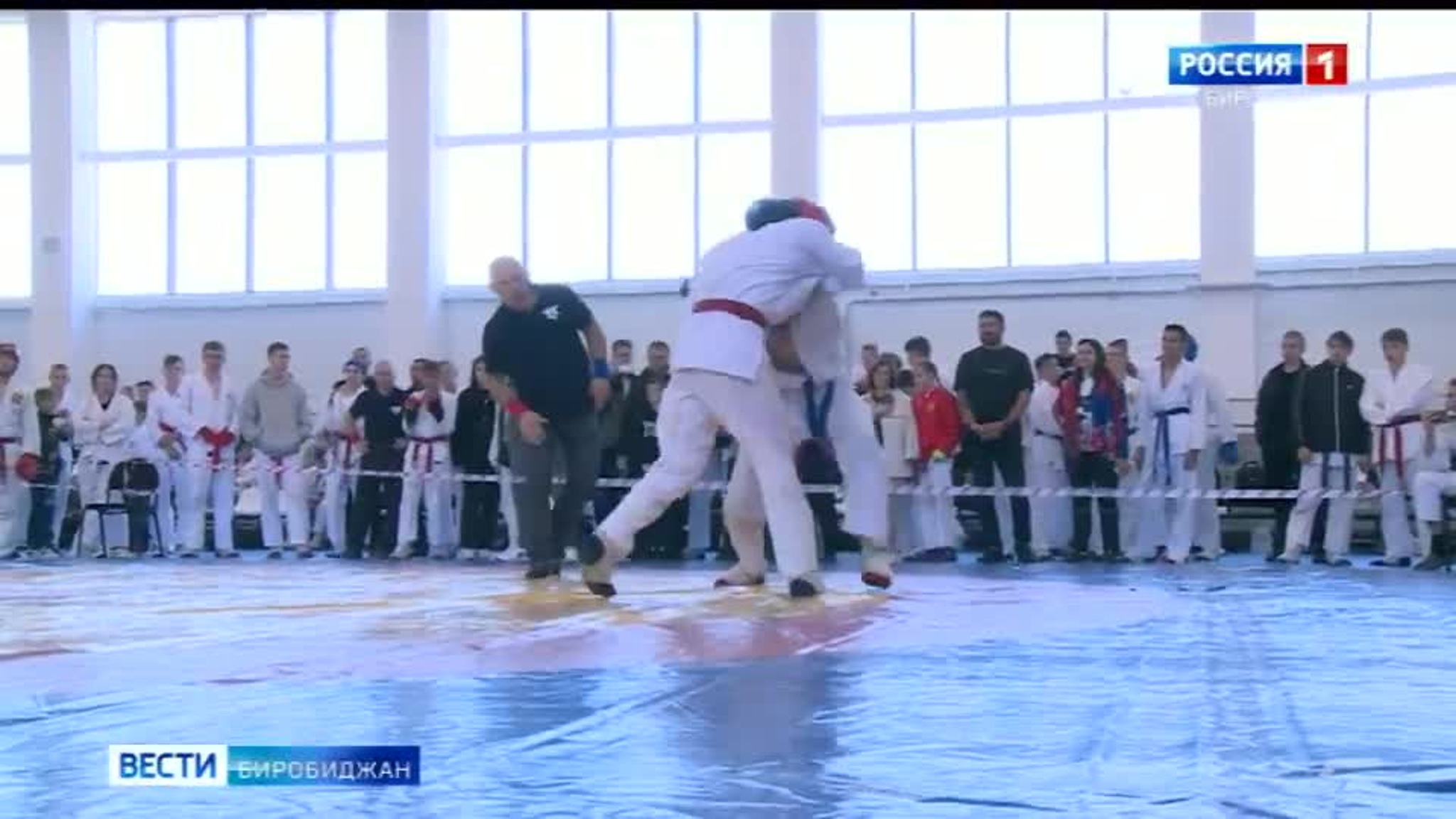 В спорткомплексе "Воин" прошел открытый турнир по рукопашному бою памяти Алексея Носенко