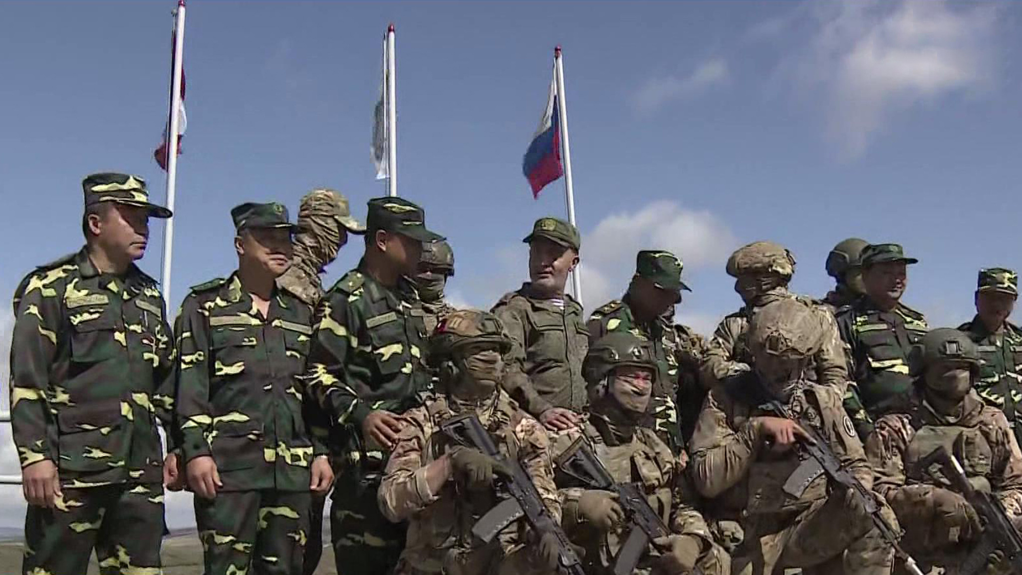 Военные России и Лаоса отработали освобождение заложников