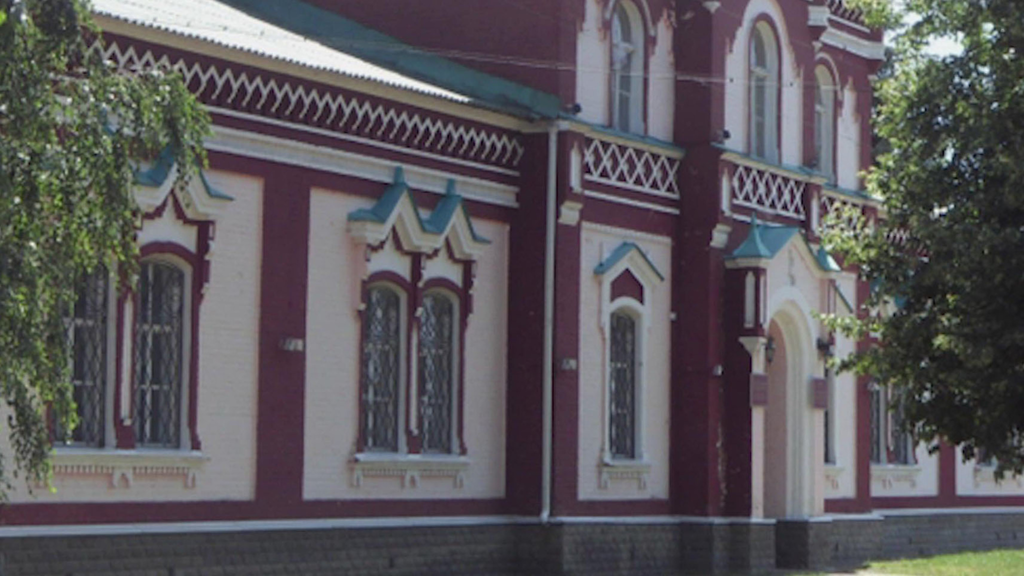 В Курской области после попадания ракеты сгорел краеведческий музей