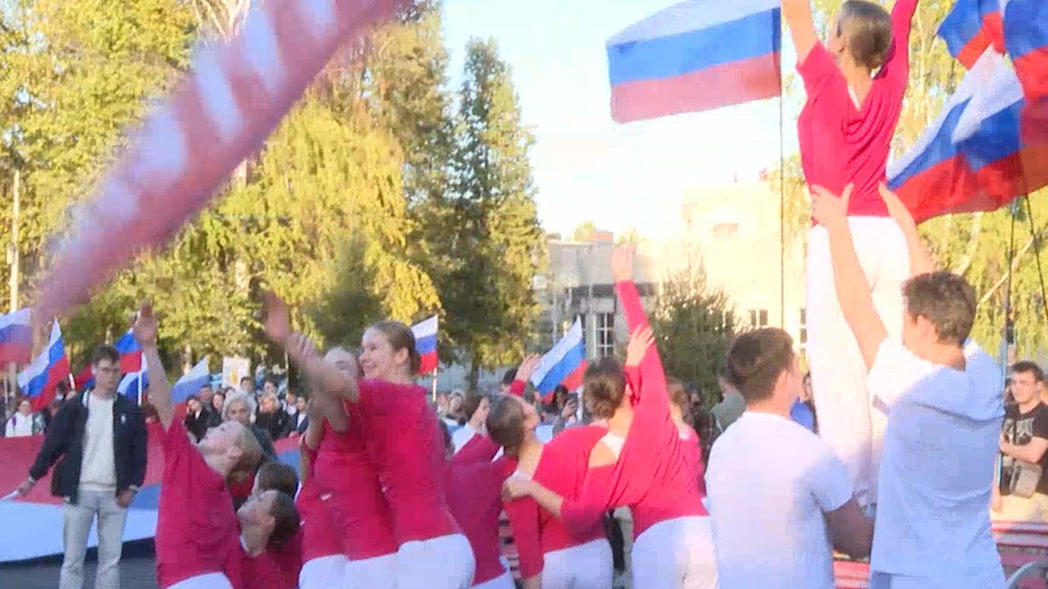 Митингом-концертом отметили йошкаролинцы годовщину воссоединения с Донбассом и Новороссией