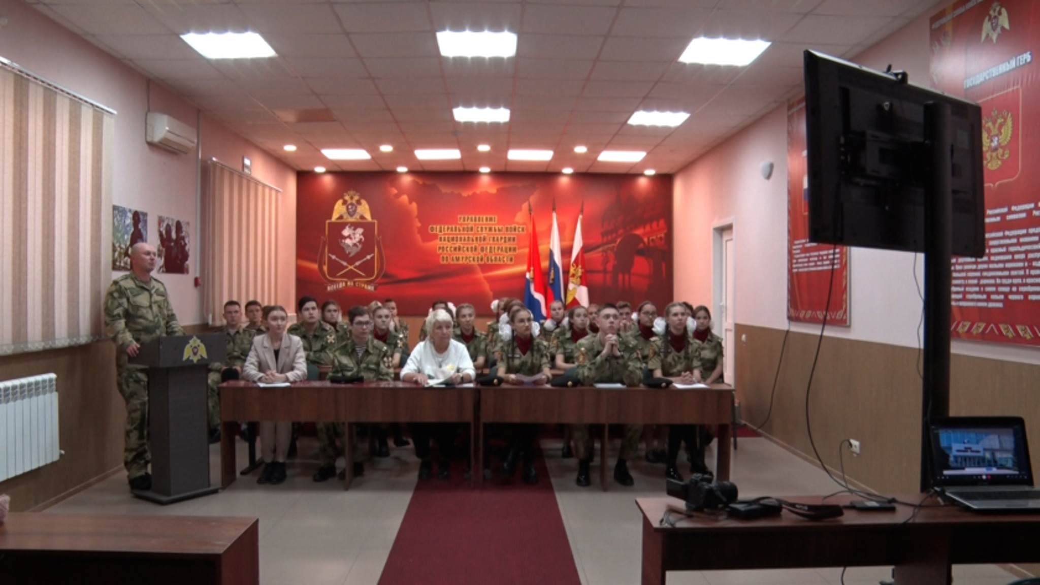 Благовещенские школьники пообщались со сверстниками из Луганска с помощью телемоста