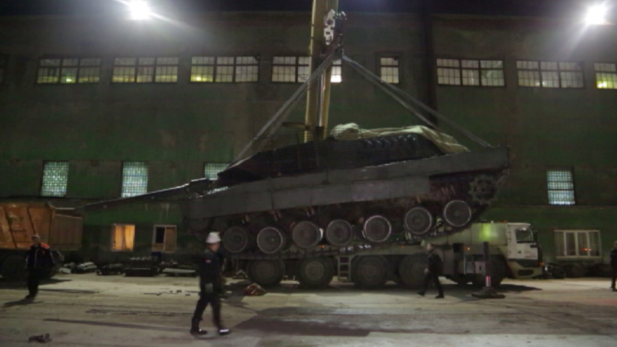 В Свердловскую область привезли немецкий танк "Леопард"