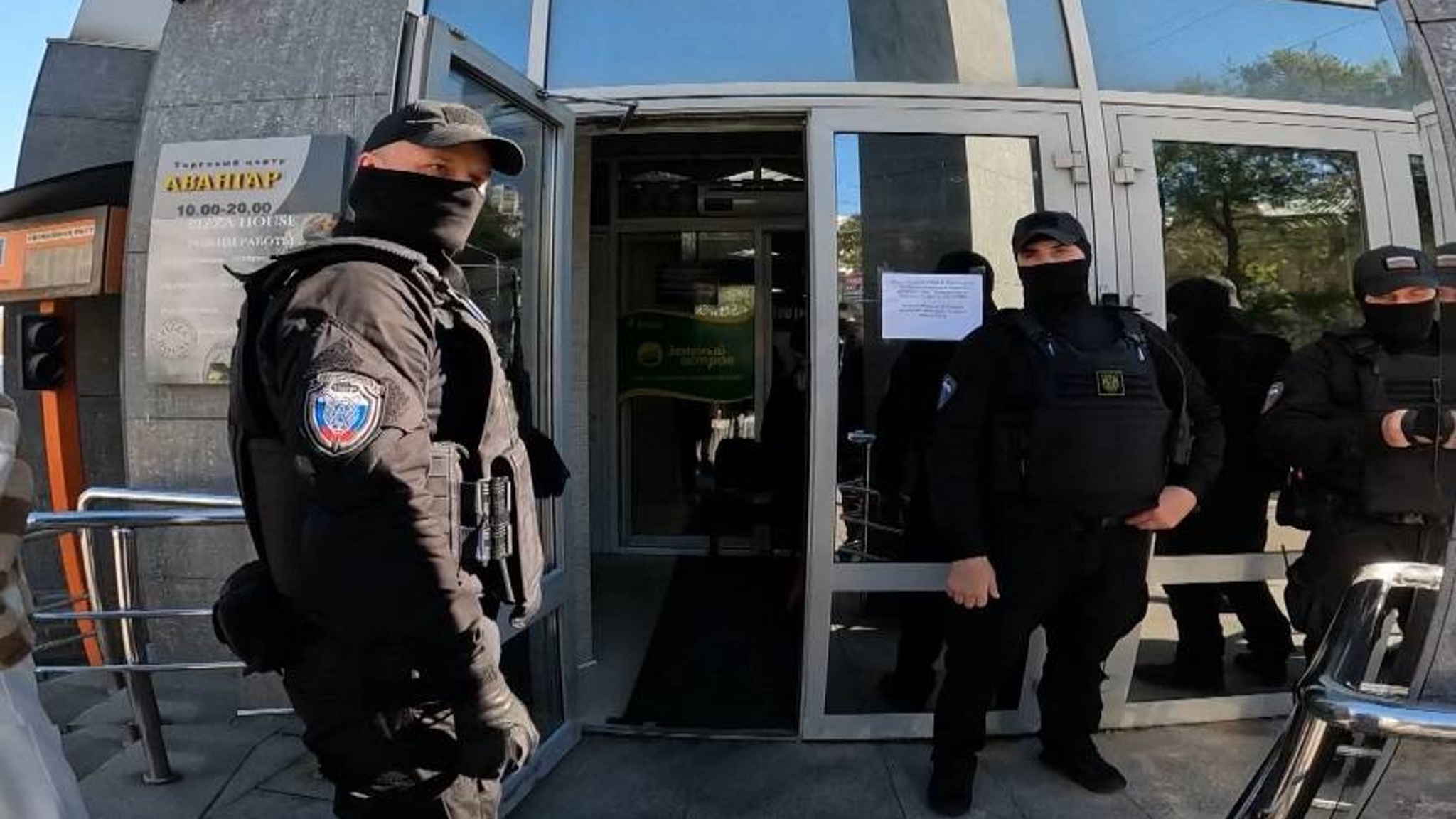 Приморцев возмутила ситуация с закрытием популярного торгового центра во Владивостоке