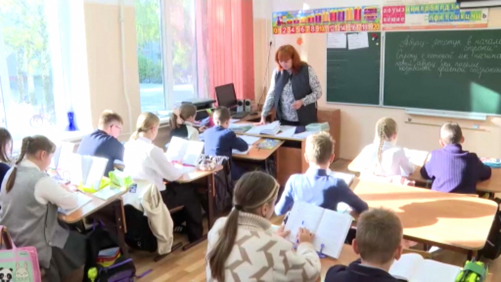 Мужество и верность долгу: учителя приграничных областей продолжают работать