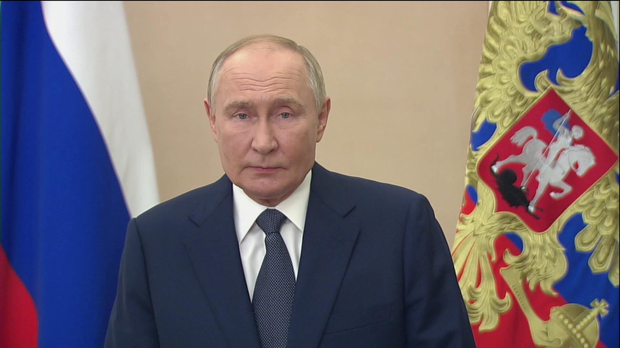 Путин поздравил российских педагогов с Днем учителя