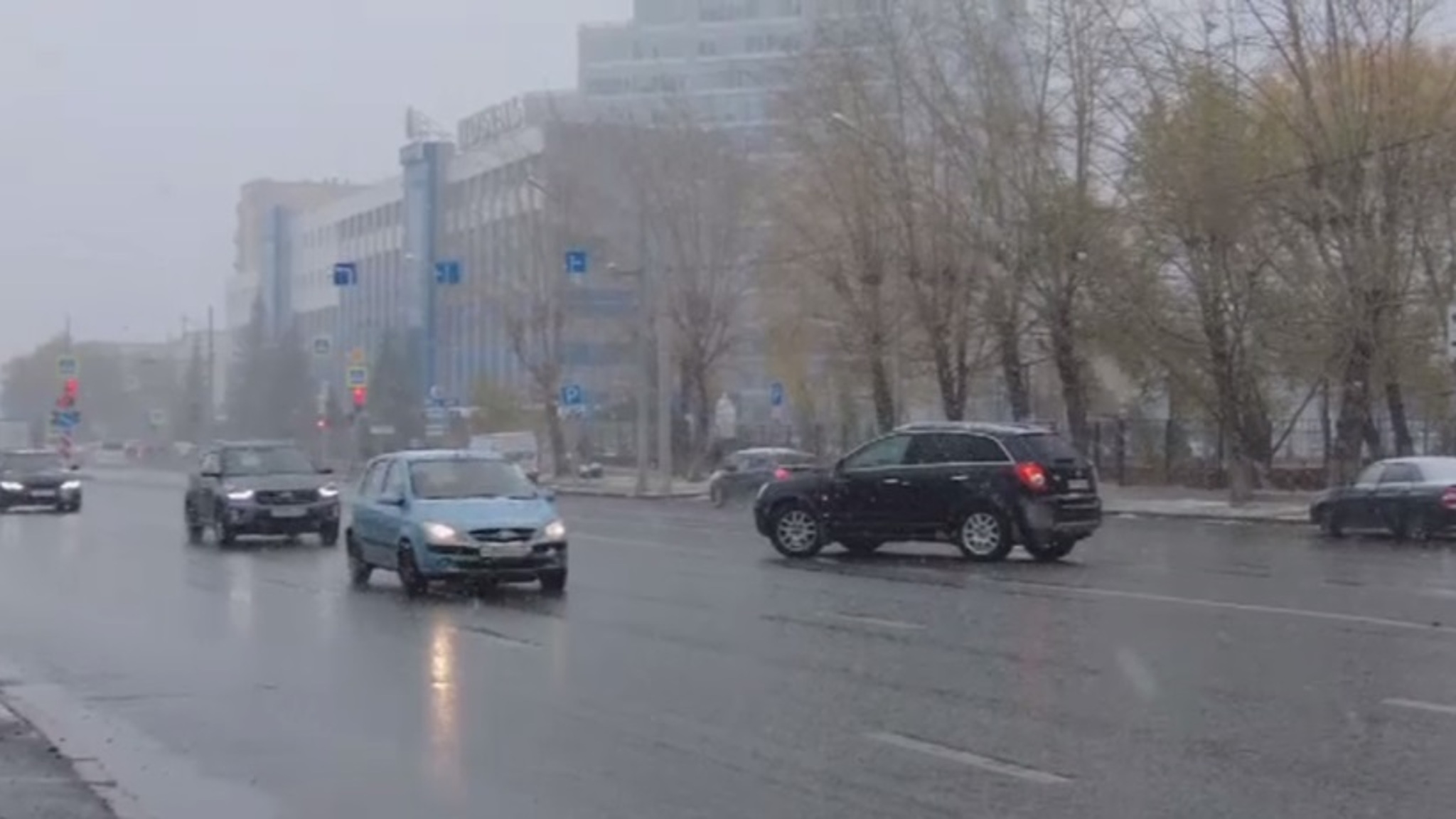 Первый снег застал врасплох тюменских автомобилистов