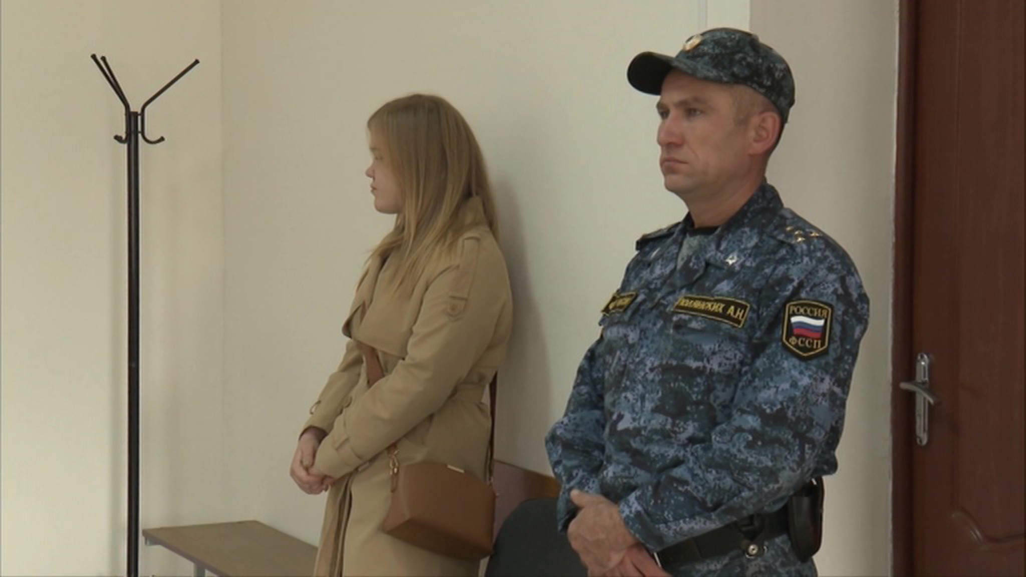 Снятие порчи онлайн привело ворожею в суд