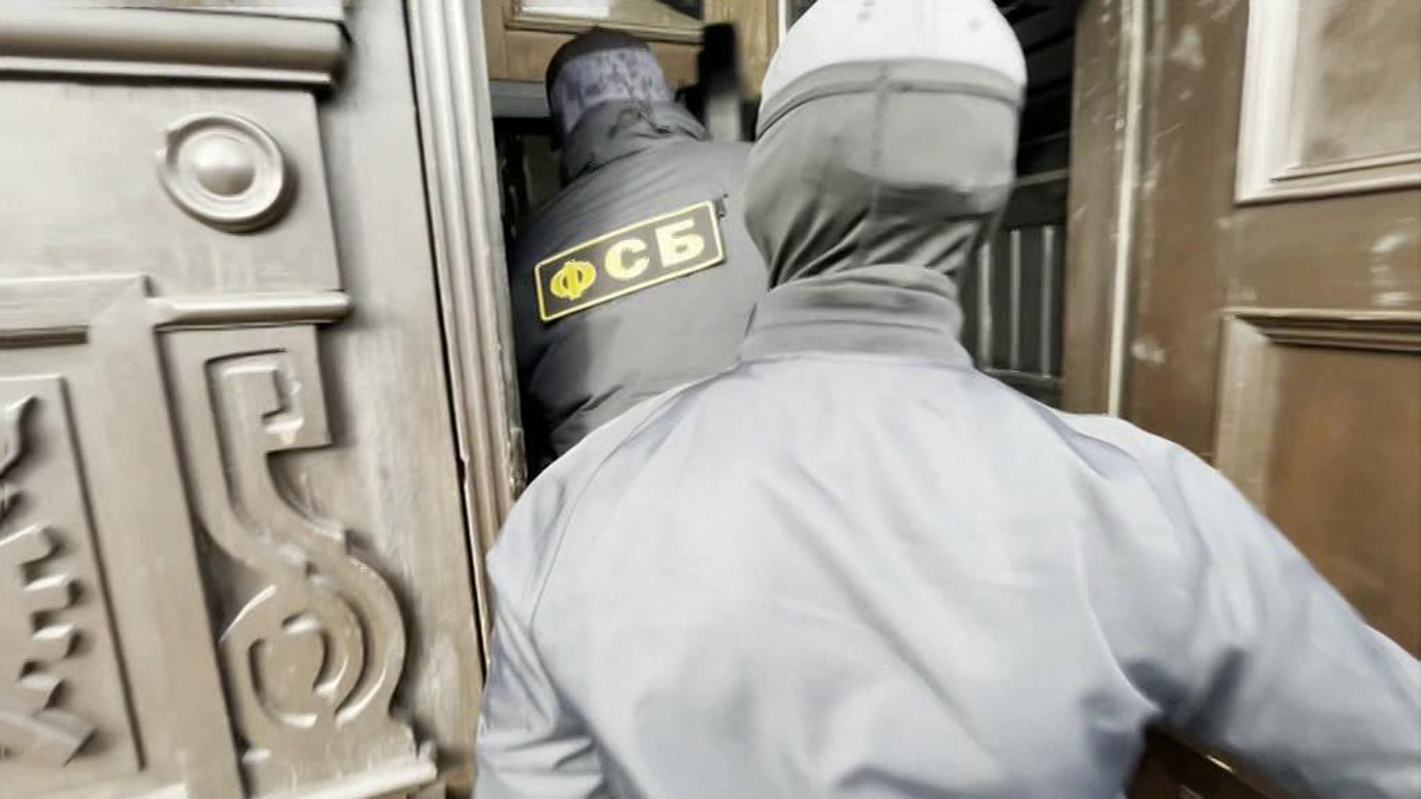 Директора инженерной школы в Томске увезли прямо с рабочего совещания