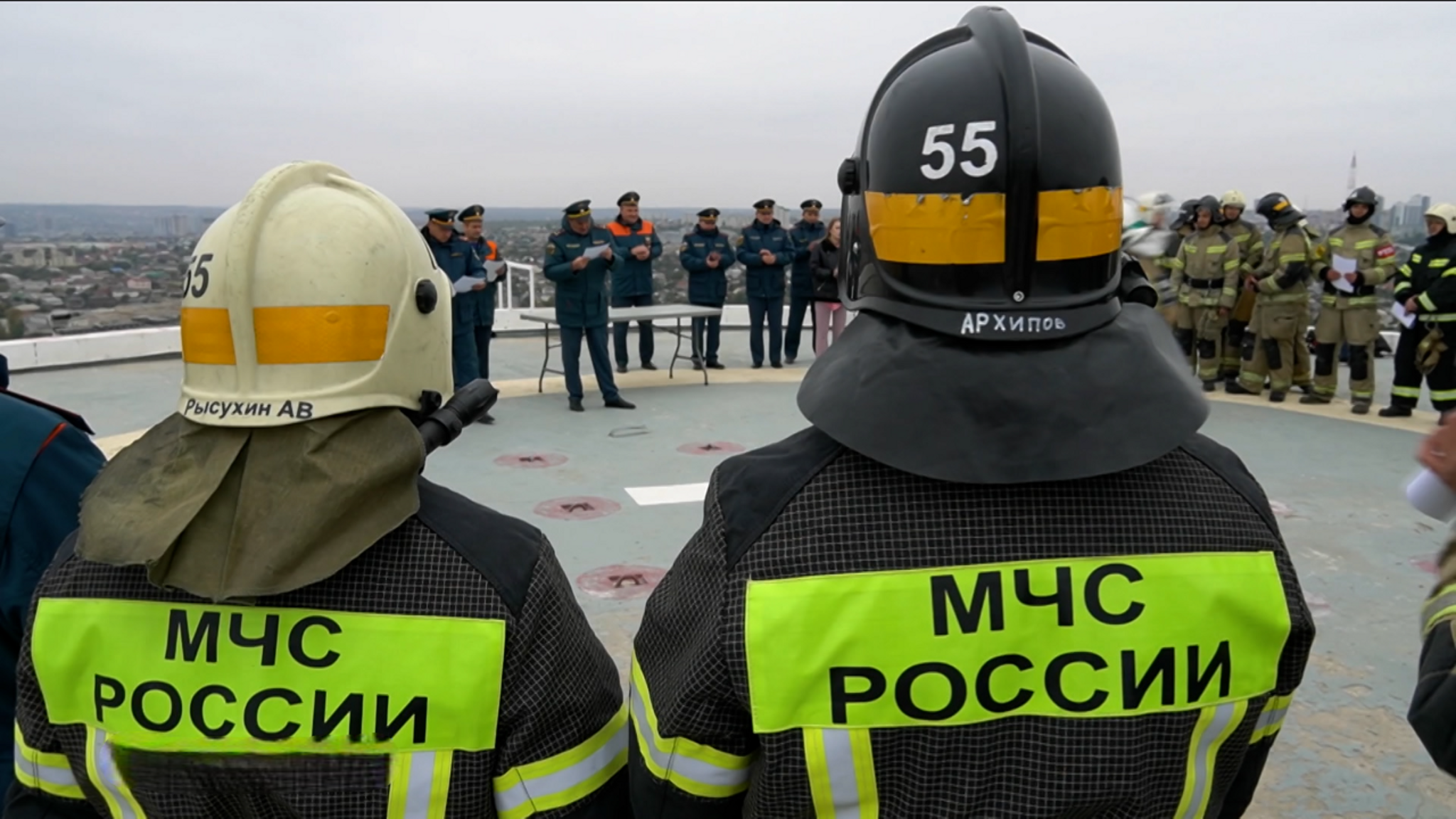 27 этажей, 810 ступеней: волгоградцам показали кадры подъема огнеборцев на стометровое здание