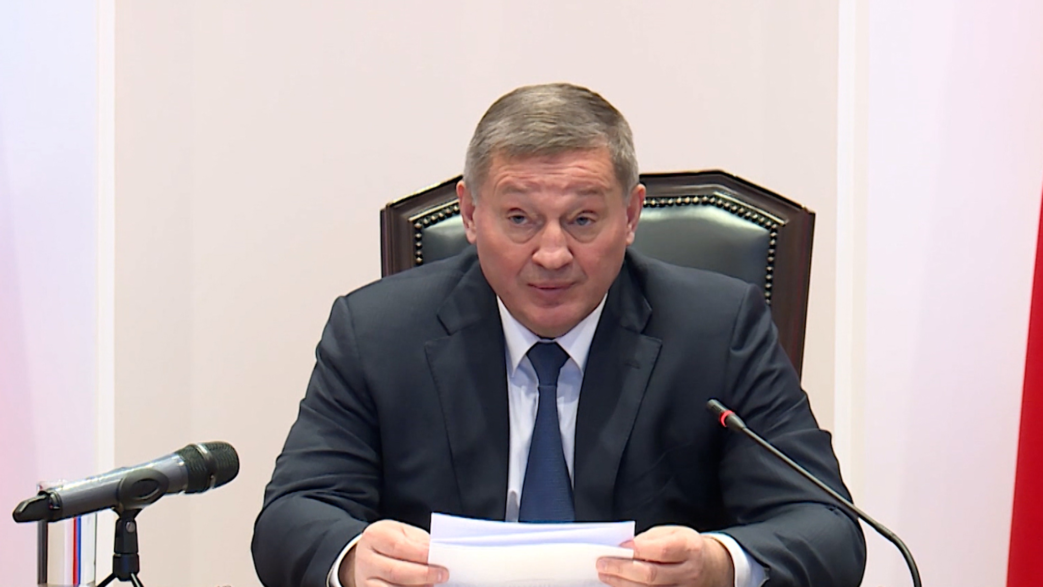 Заболеваемость растет: волгоградский губернатор поставил задачи по профилактике гриппа и ОРВИ