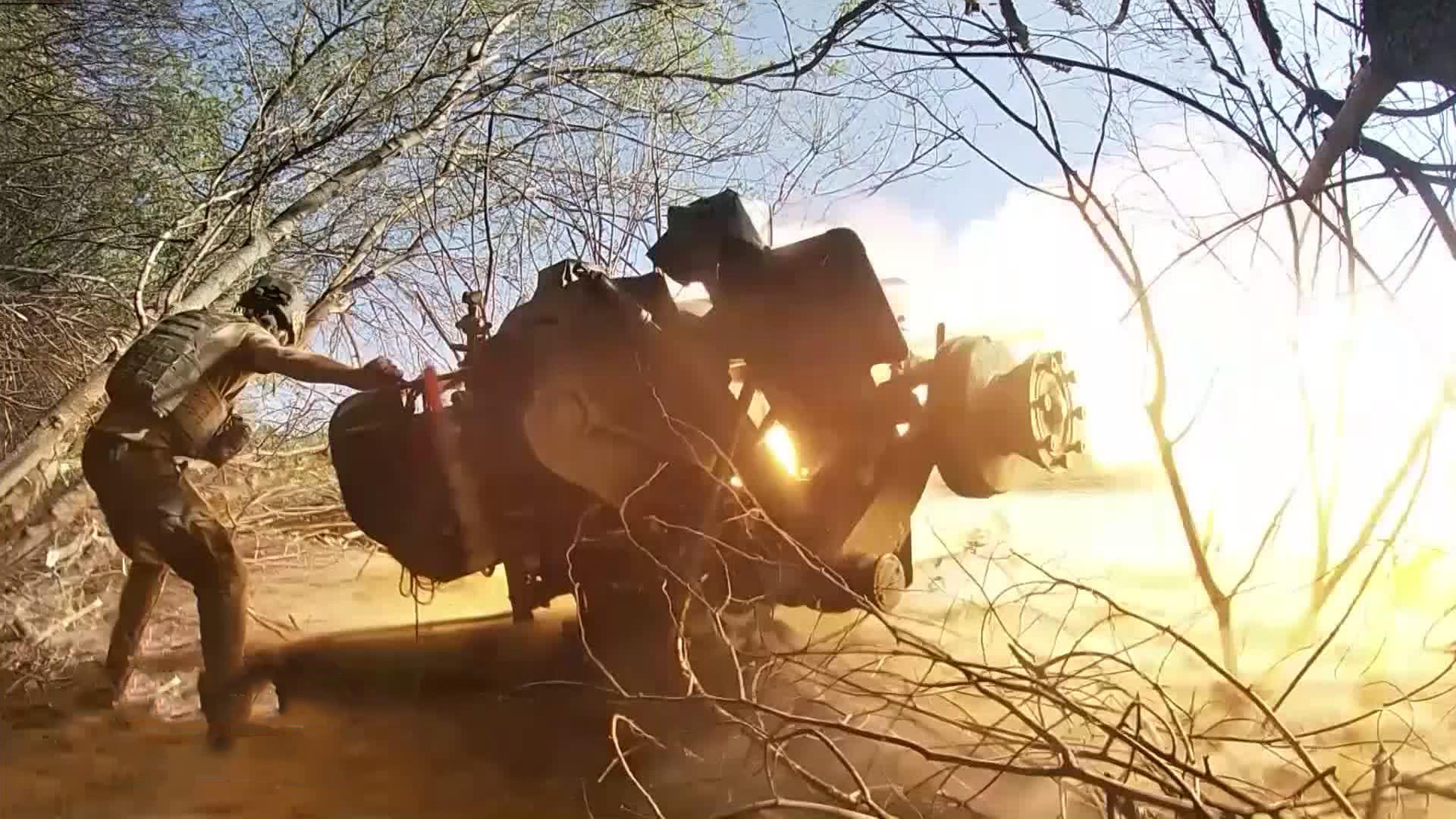 В районе Любимовки украинские боевики массово сбегают со своих позиций