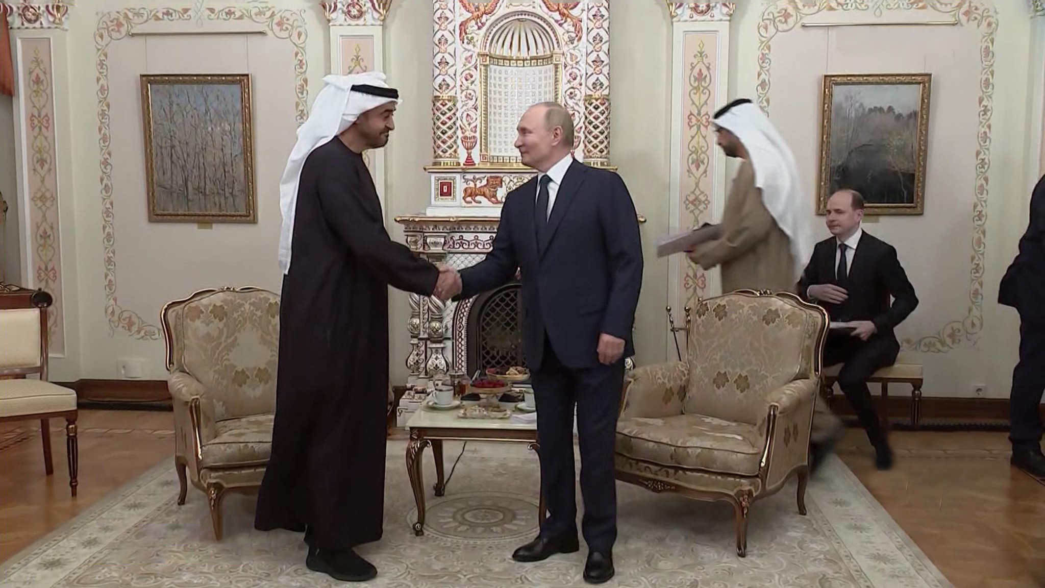 Путин пригласил президента ОАЭ к себе домой в Ново-Огарево