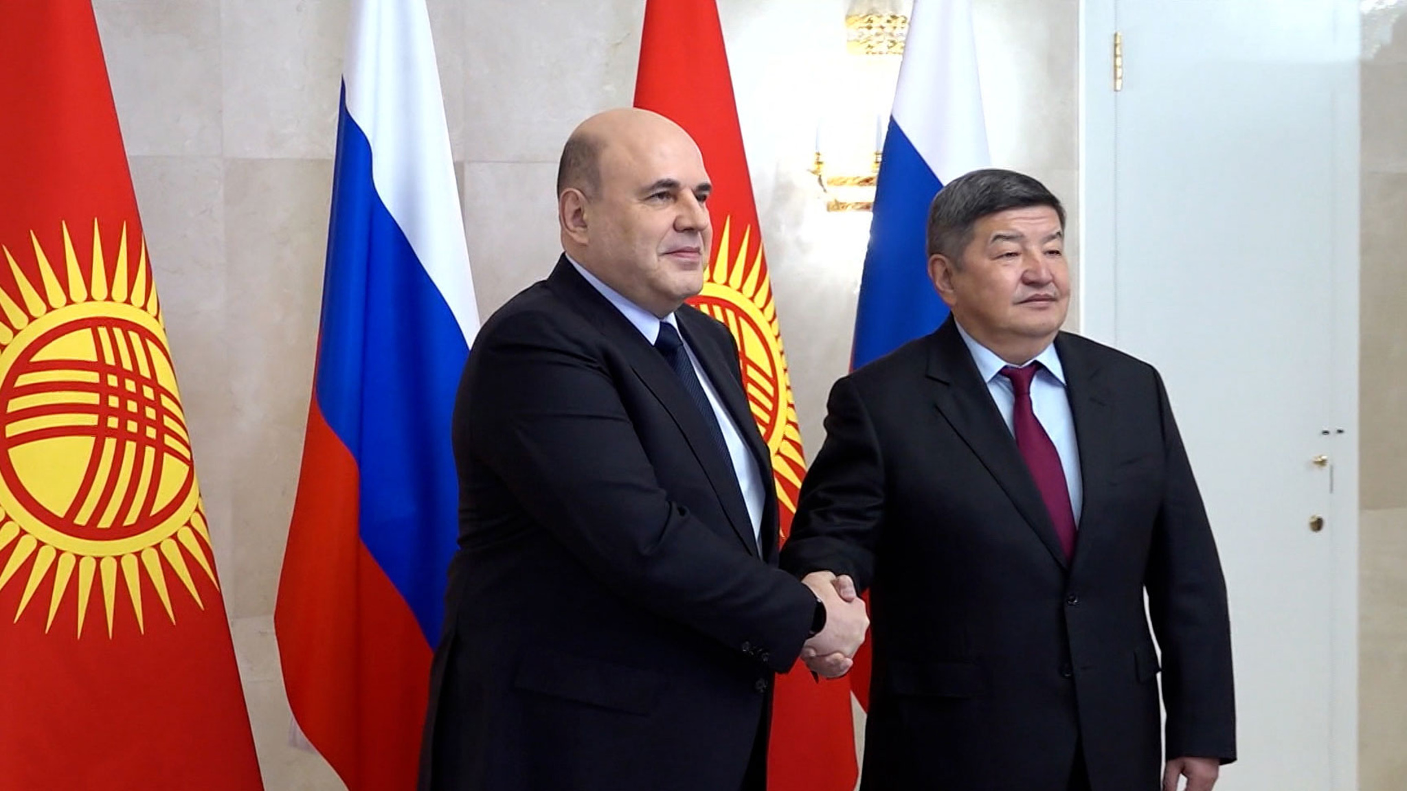 Премьер-министры России и Киргизии провели переговоры в Москве
