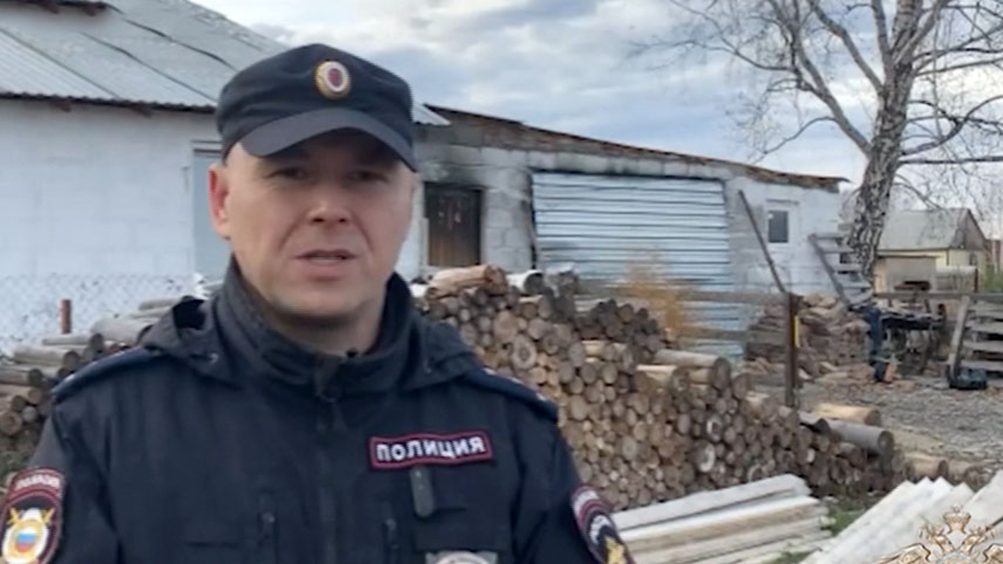 Колокольцев наградил полицейского, спасшего семью от пожара