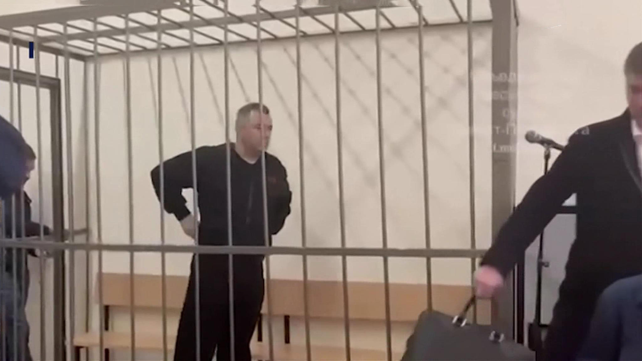 Опубликованы кадры задержания высокопоставленного сотрудника ГАИ