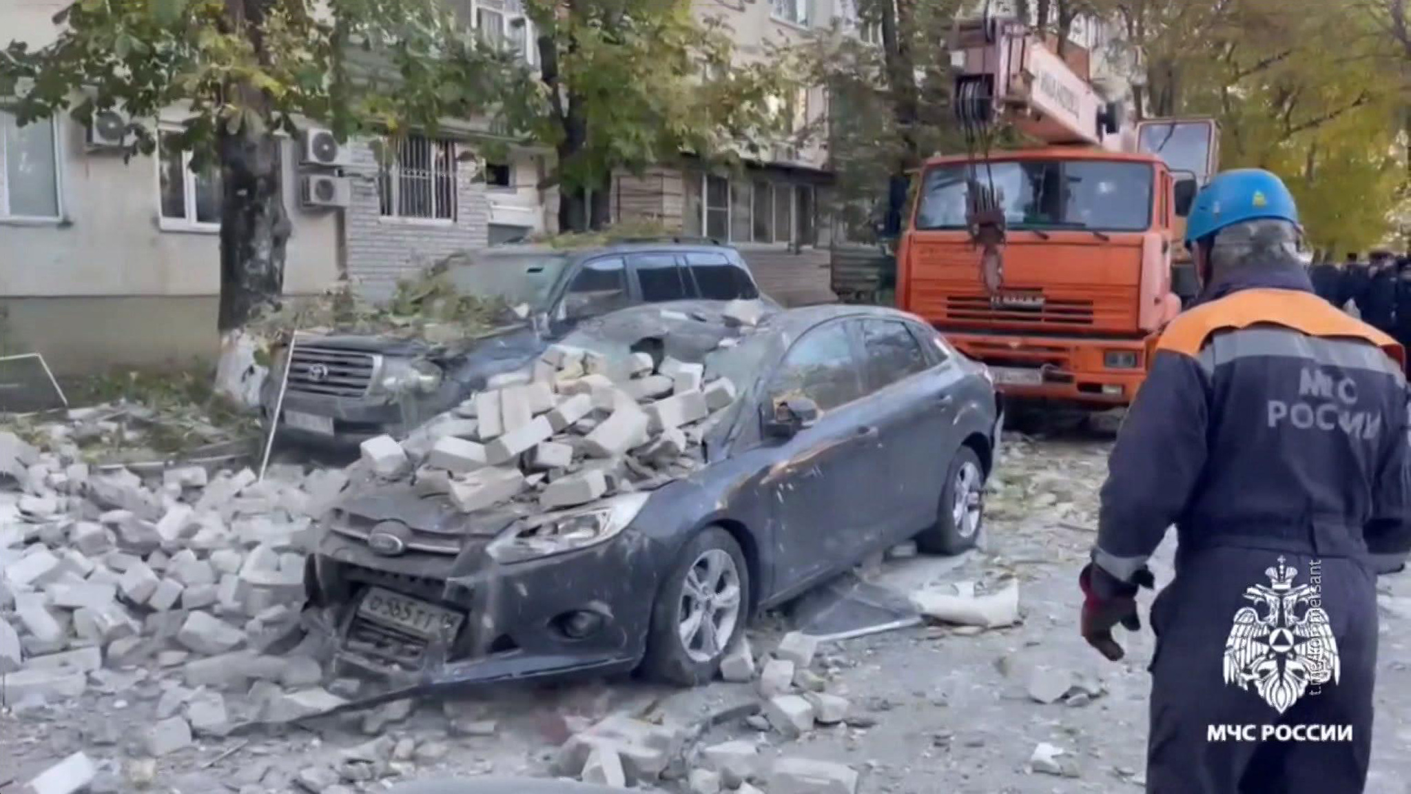 По предварительной версии причиной взрыва в Черкесске стала утечка газа