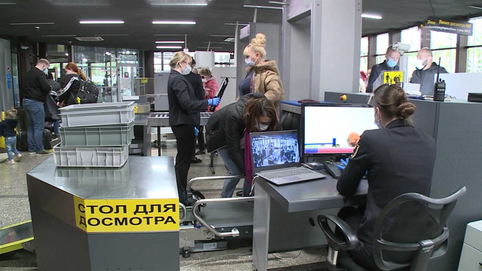 В аэропорту Сочи с бизнесмена потребовали 150 тысяч рублей за провоз айфонов