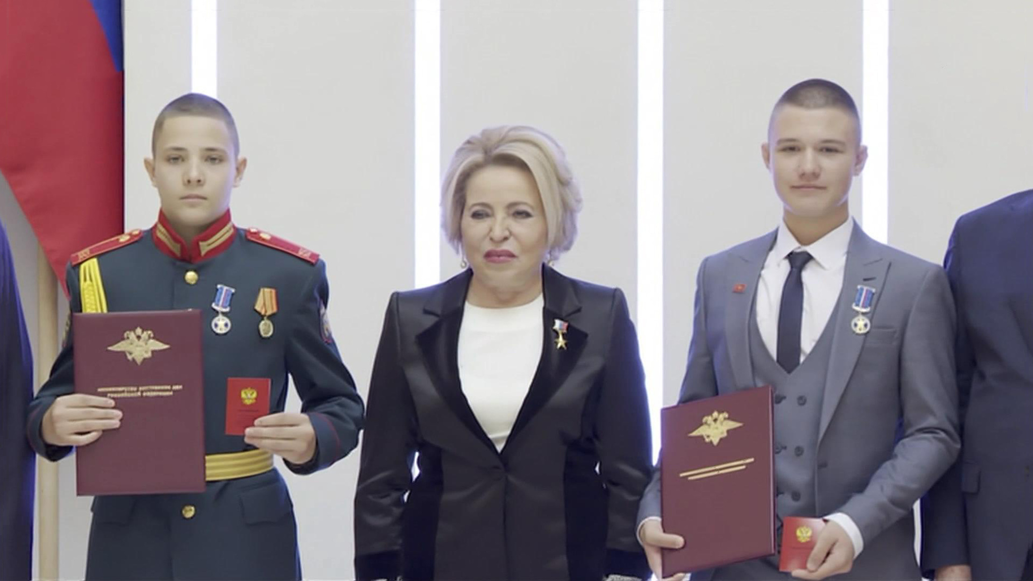 Недетское мужество: в Совете Федерации наградили юных героев