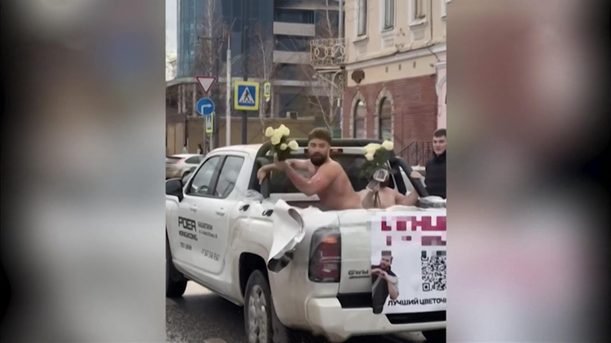Ванна в пикапе привлекла внимание не только прохожих, но и полицейских