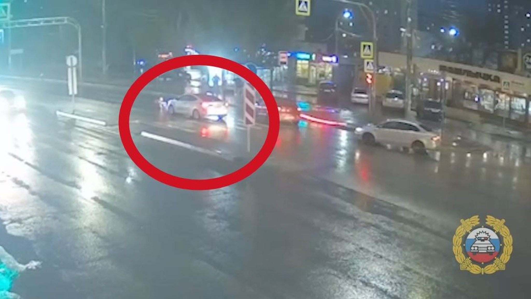 Видеокамеры сняли, как иномарка сбила женщину на переходе в центре Волгограда