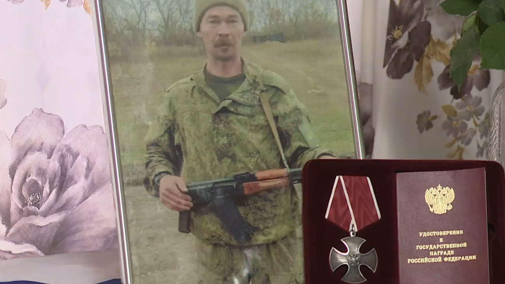 В Шимшурге установили мемориальную доску погибшему на СВО Василию Позднякову