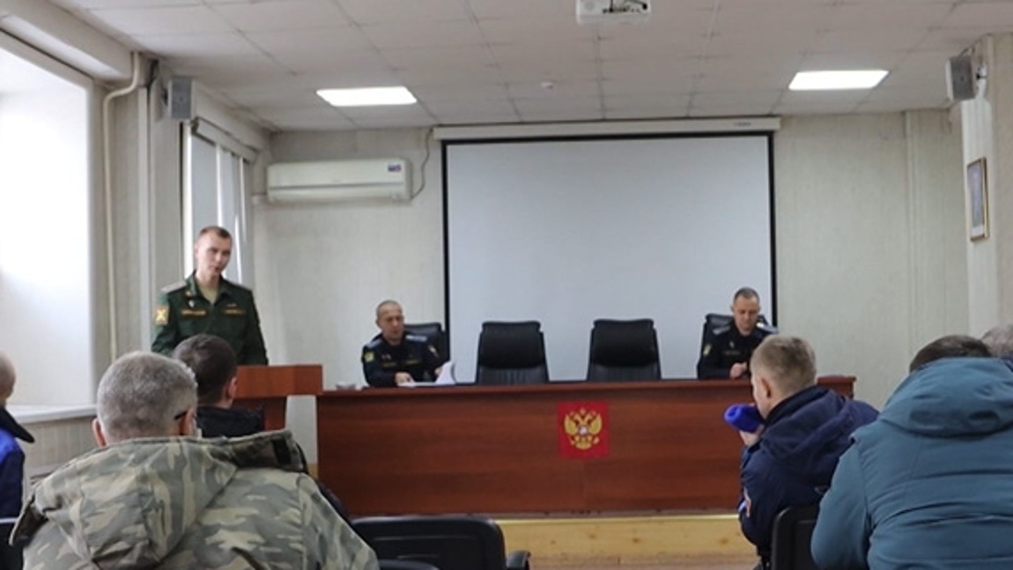 При поступлении на военную службу по контракту приостанавливаются исполнительные производства