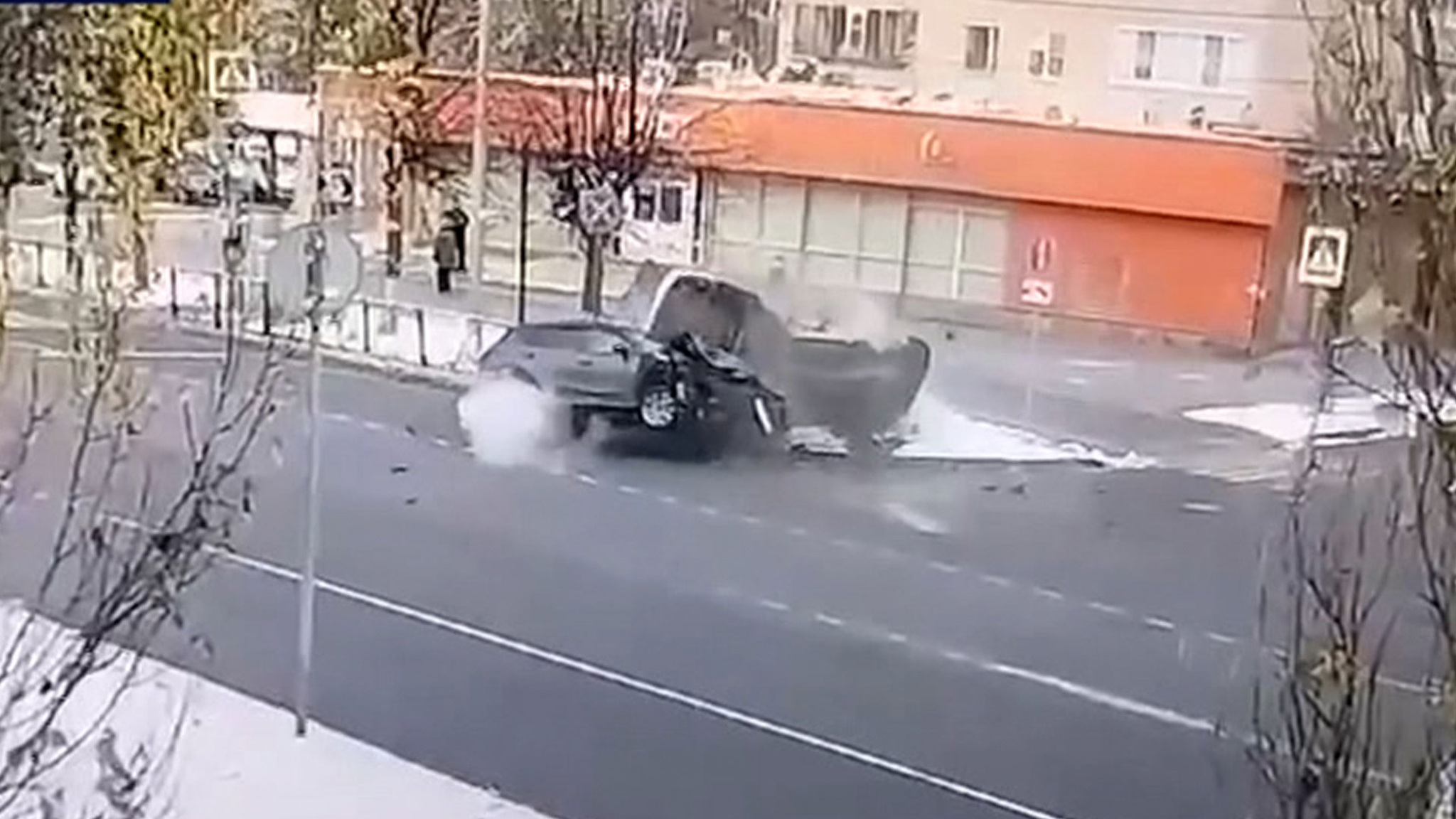 Авария с переворотом в Серпухове попала на видео