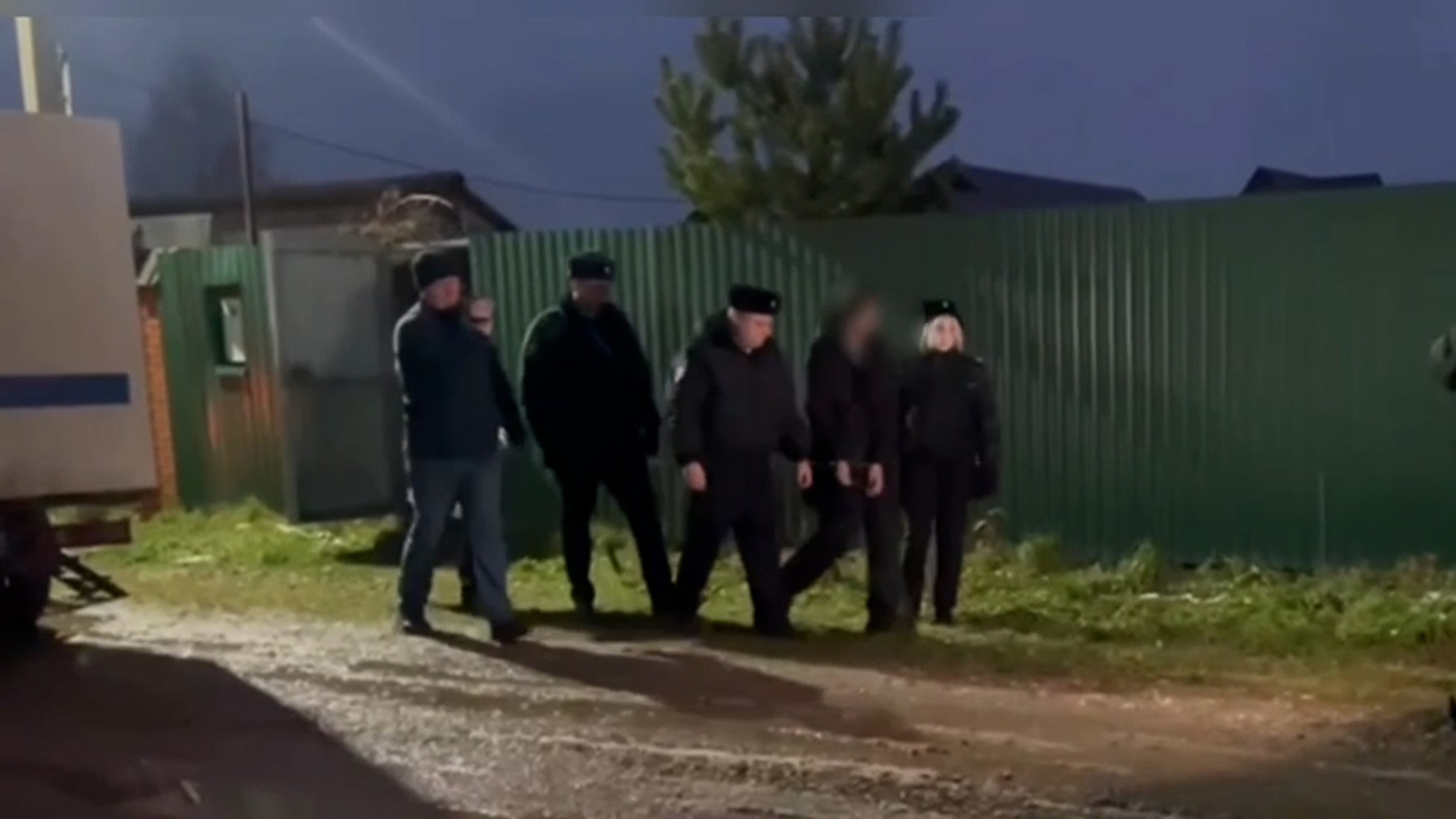 С подростком, убившего топором мать, проводят следственные действия