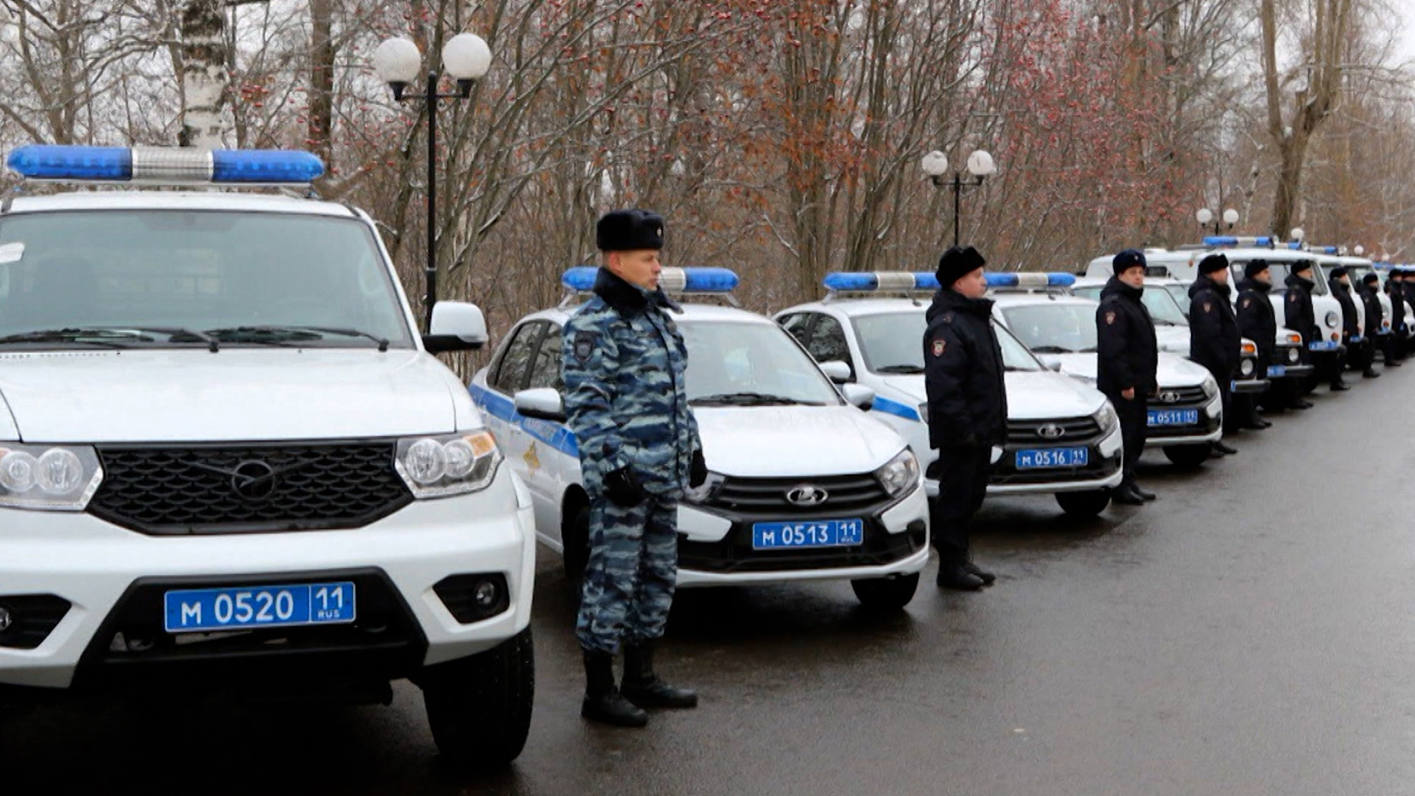 Полицейские получили ключи от машин накануне профессионального праздника