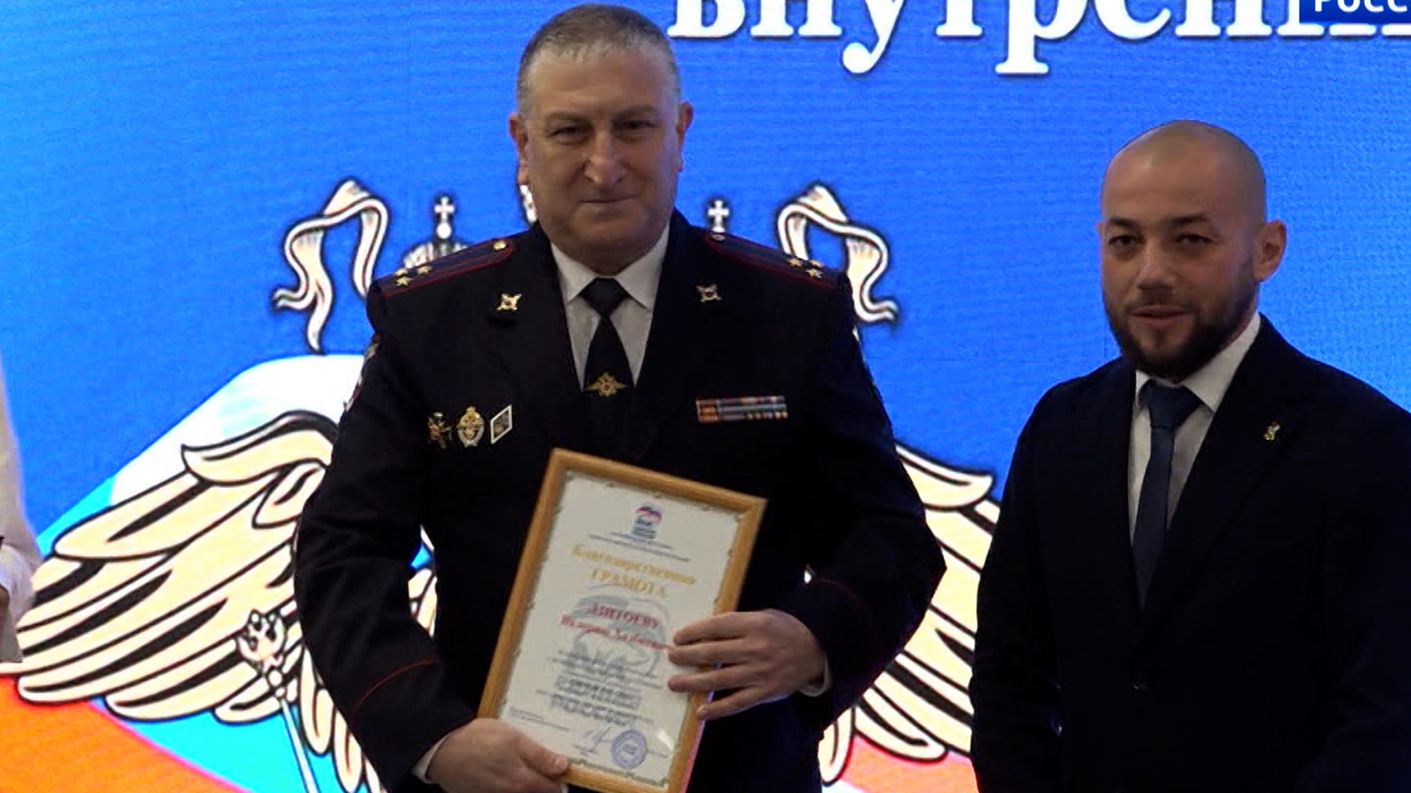 Представители "Единой России" поздравили сотрудников органов внутренних дел с профессиональным праздником